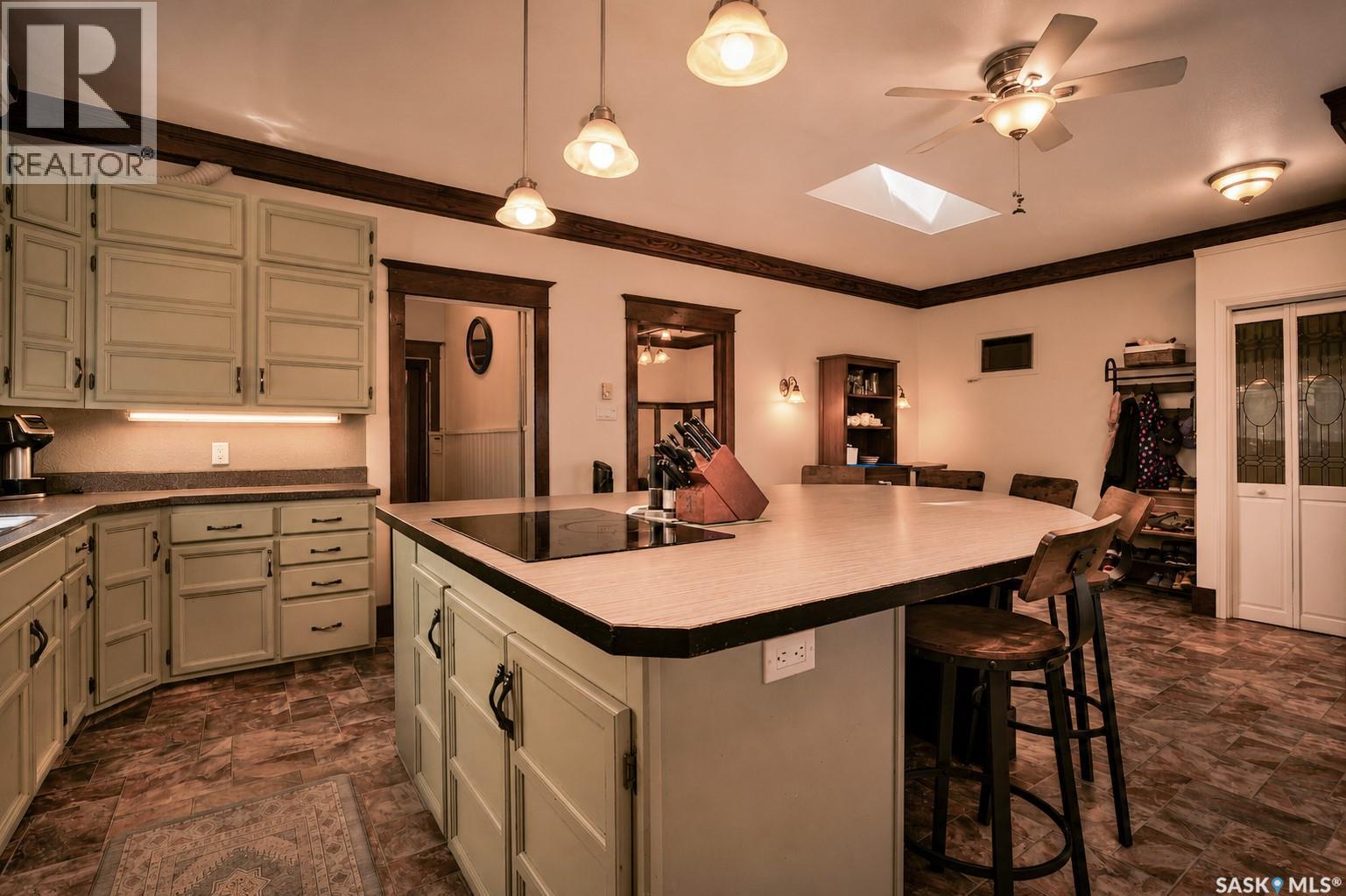 1037 Chestnut Avenue, Moose Jaw, SK - Indoor Photo Showing Kitchen