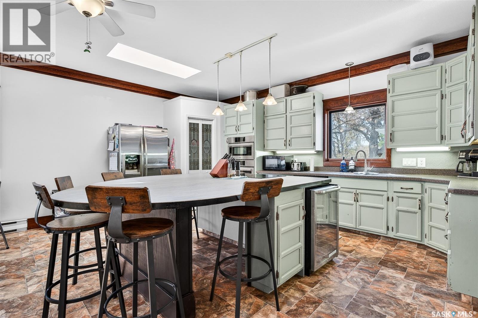 1037 Chestnut Avenue, Moose Jaw, SK - Indoor Photo Showing Kitchen