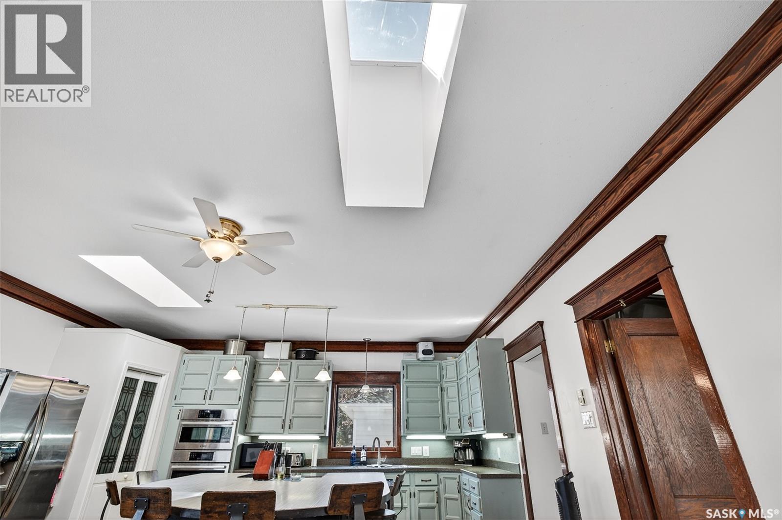 1037 Chestnut Avenue, Moose Jaw, SK - Indoor