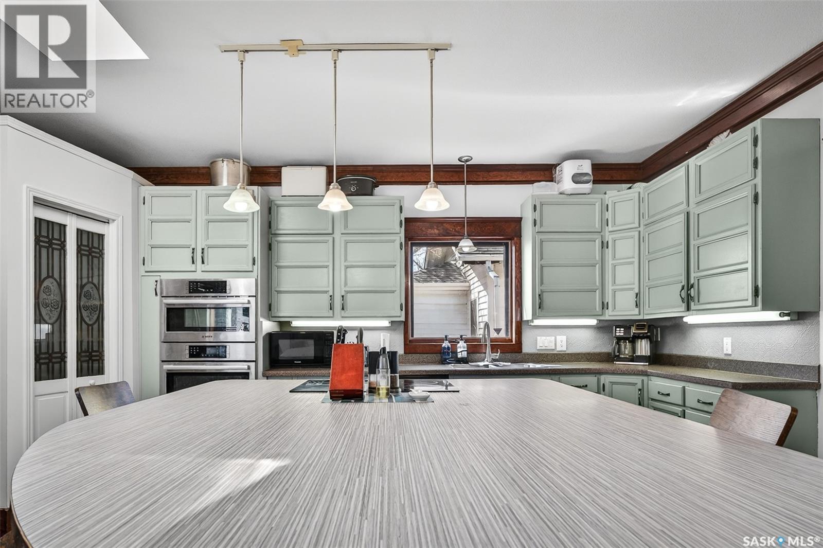 1037 Chestnut Avenue, Moose Jaw, SK - Indoor Photo Showing Kitchen