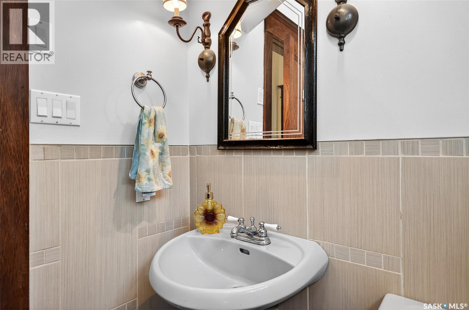 1037 Chestnut Avenue, Moose Jaw, SK - Indoor Photo Showing Bathroom