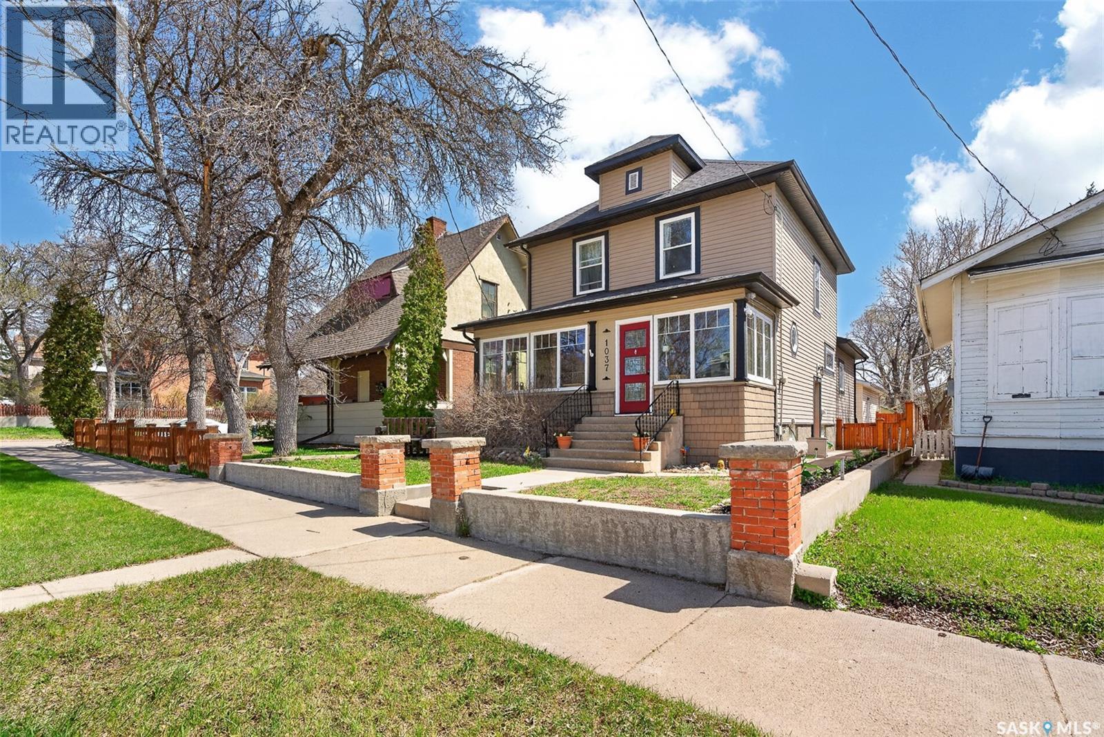 1037 Chestnut Avenue, Moose Jaw, SK - Outdoor