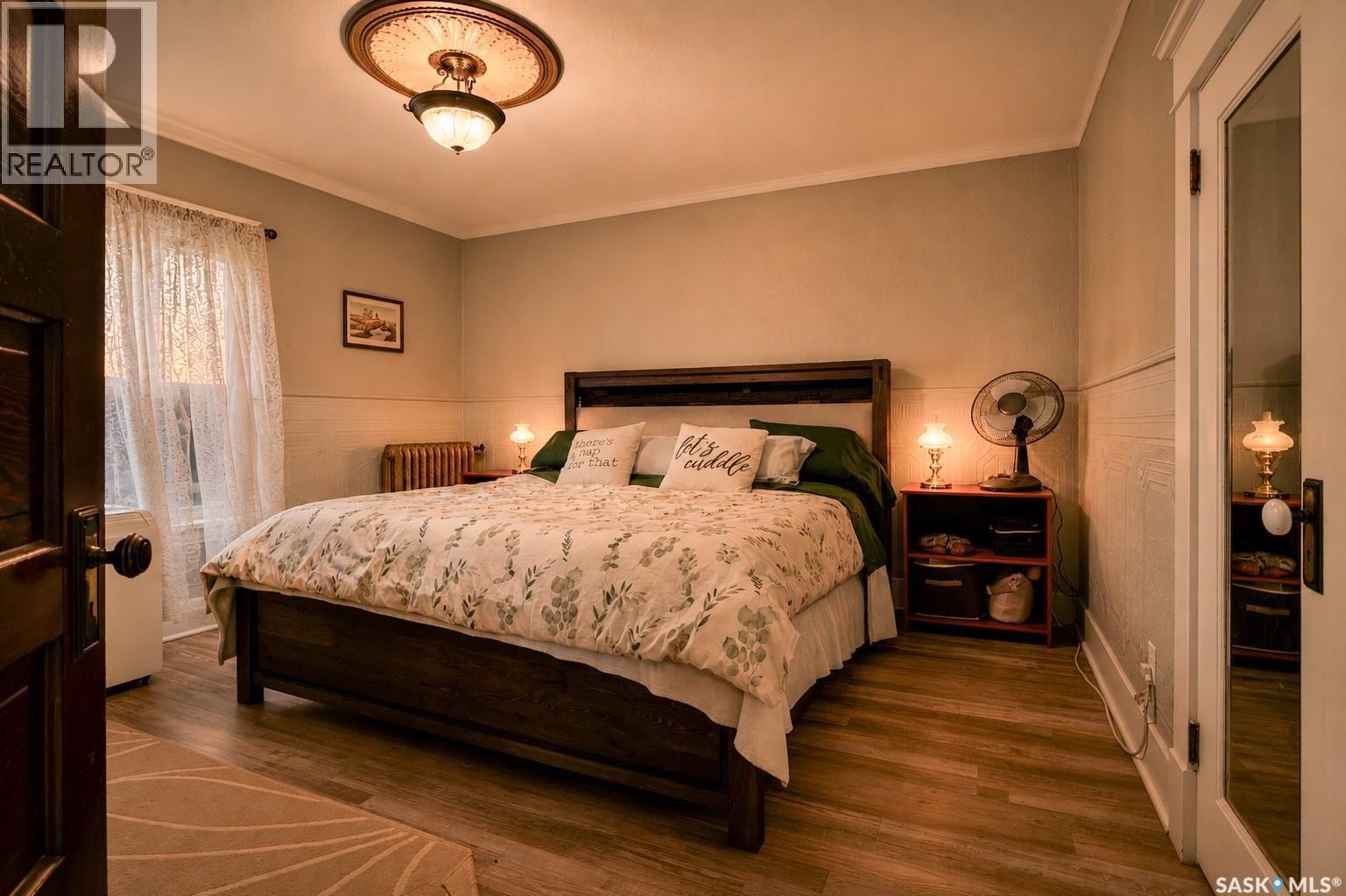 1037 Chestnut Avenue, Moose Jaw, SK - Indoor Photo Showing Bedroom