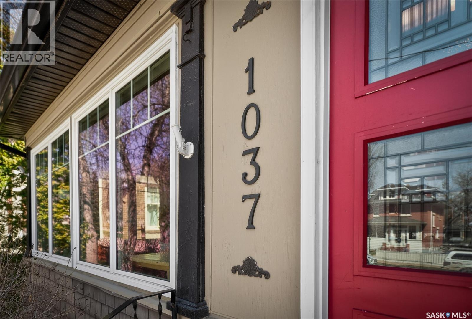 1037 Chestnut Avenue, Moose Jaw, SK - Outdoor With Exterior