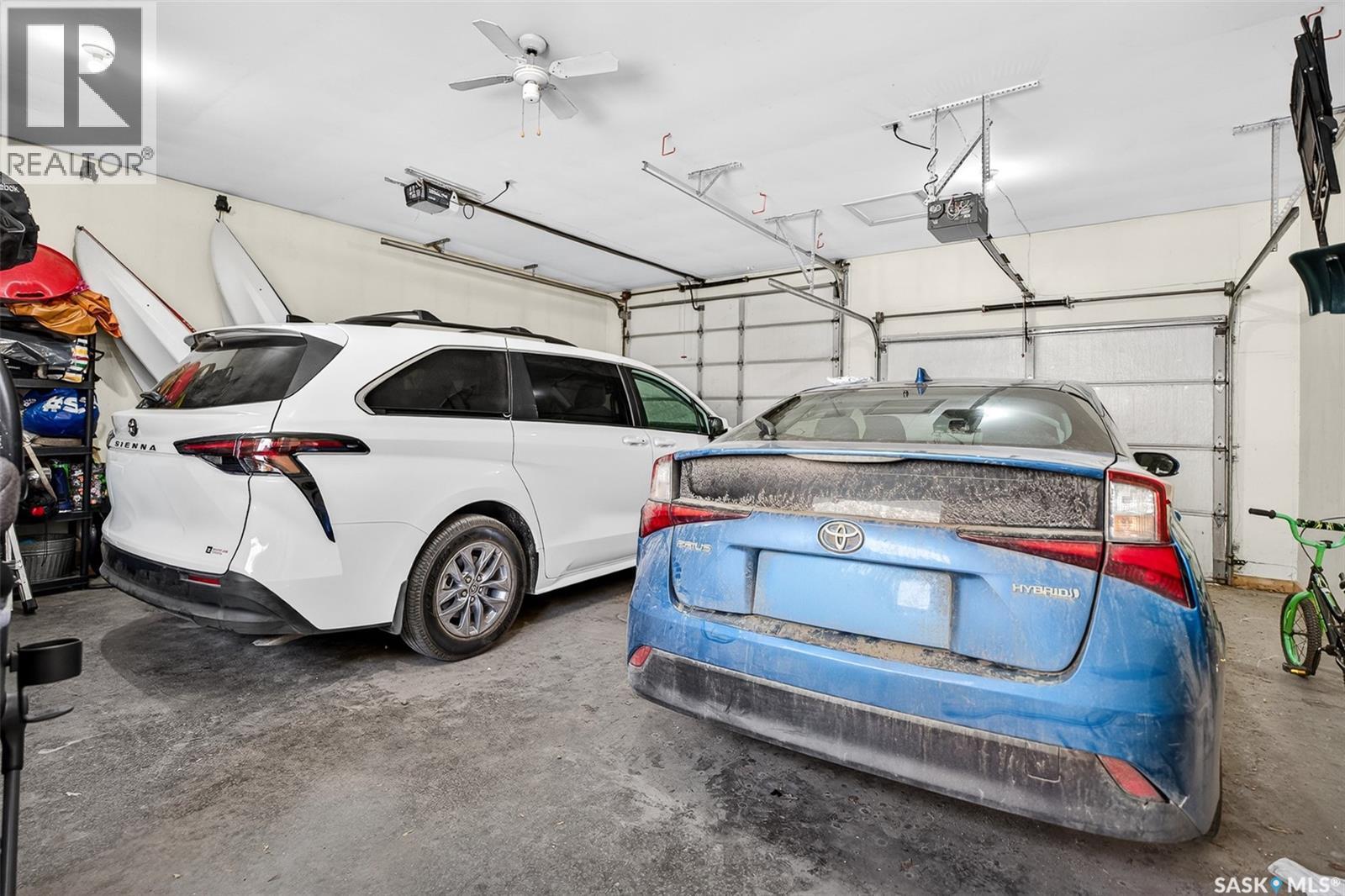 1037 Chestnut Avenue, Moose Jaw, SK - Indoor Photo Showing Garage