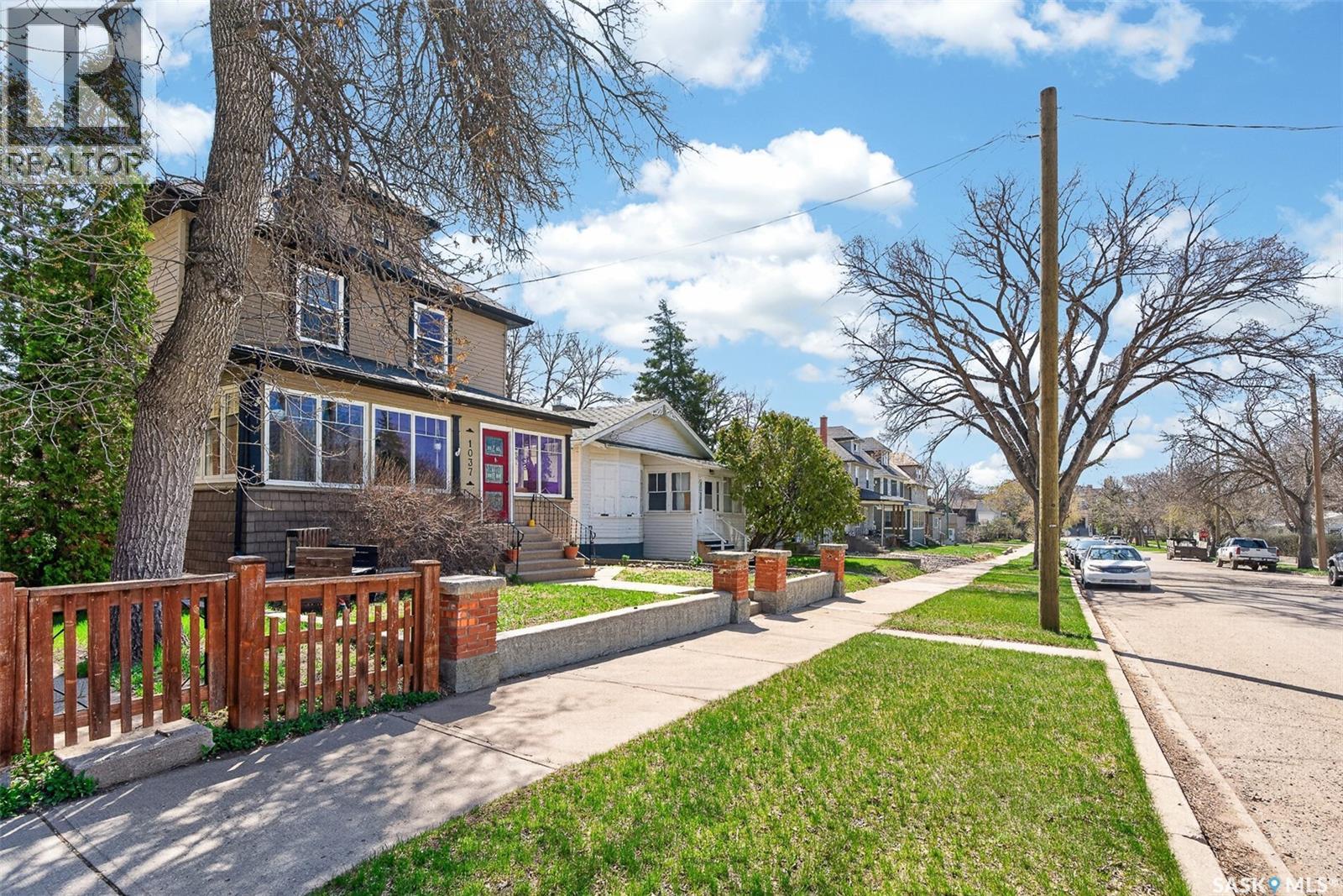1037 Chestnut Avenue, Moose Jaw, SK - Outdoor