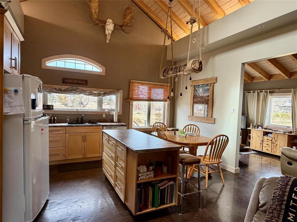 10 Harrison Bay, Sandy Lake, MB - Indoor