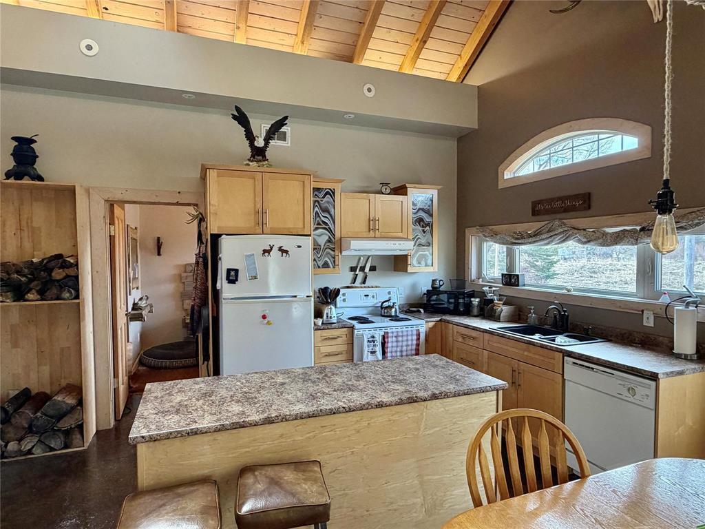 10 Harrison Bay, Sandy Lake, MB - Indoor Photo Showing Kitchen With Double Sink