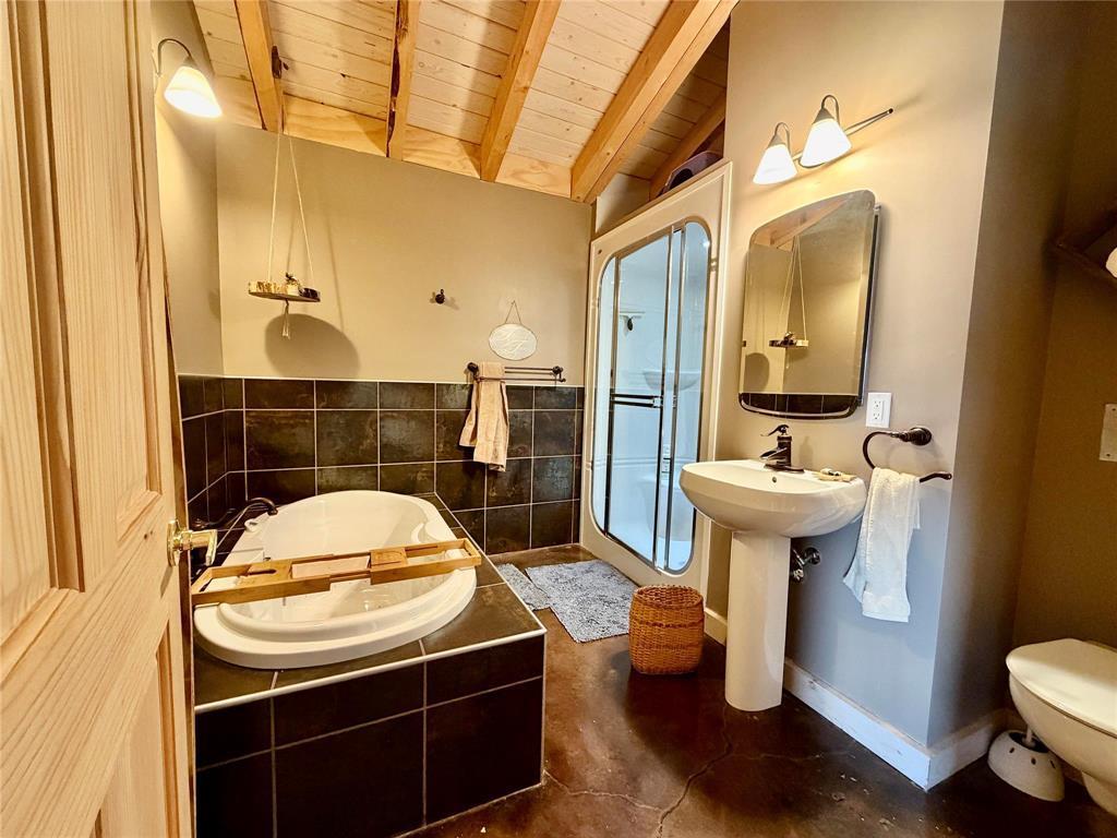 10 Harrison Bay, Sandy Lake, MB - Indoor Photo Showing Bathroom