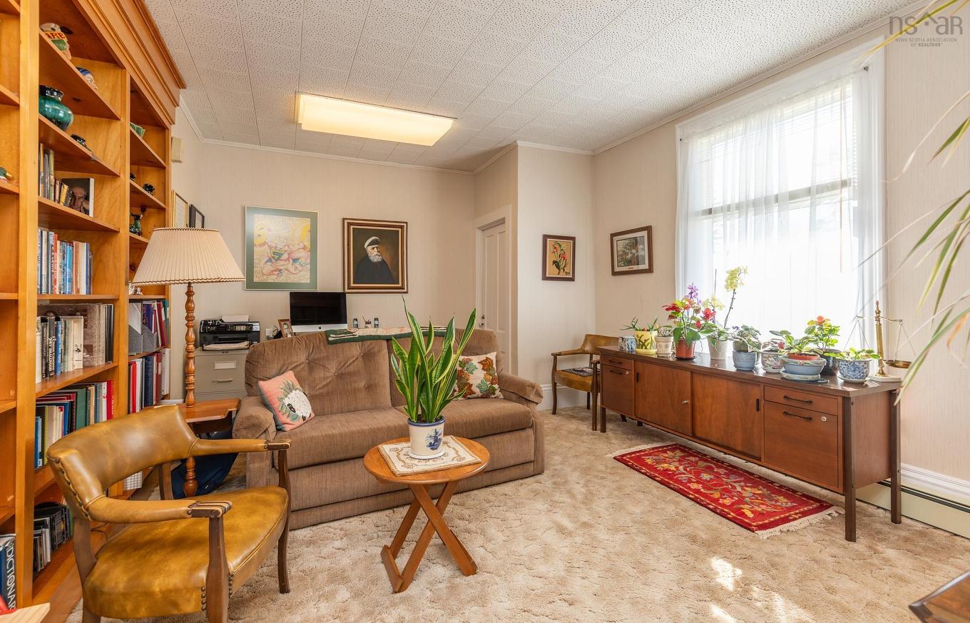 17 Porter Street, Yarmouth, NS - Indoor Photo Showing Other Room