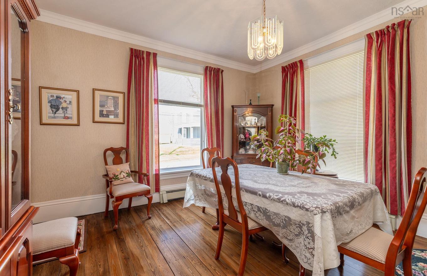 17 Porter Street, Yarmouth, NS - Indoor Photo Showing Dining Room