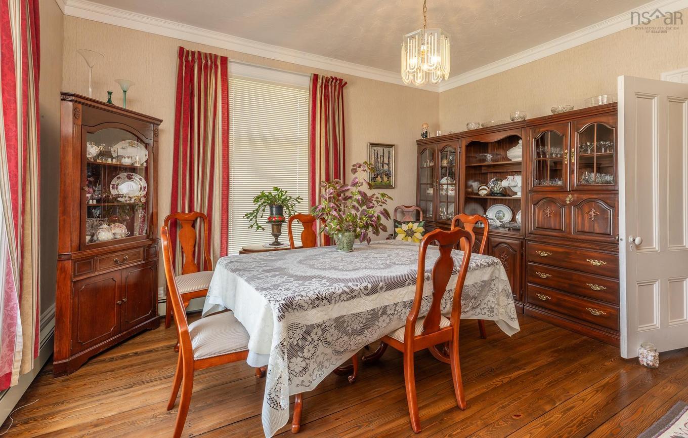 17 Porter Street, Yarmouth, NS - Indoor Photo Showing Dining Room