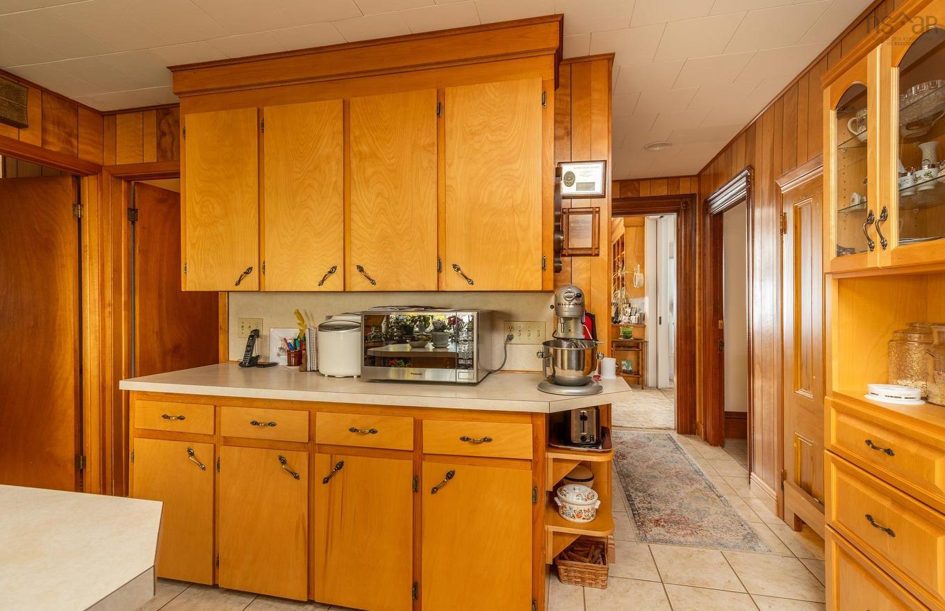 17 Porter Street, Yarmouth, NS - Indoor Photo Showing Kitchen