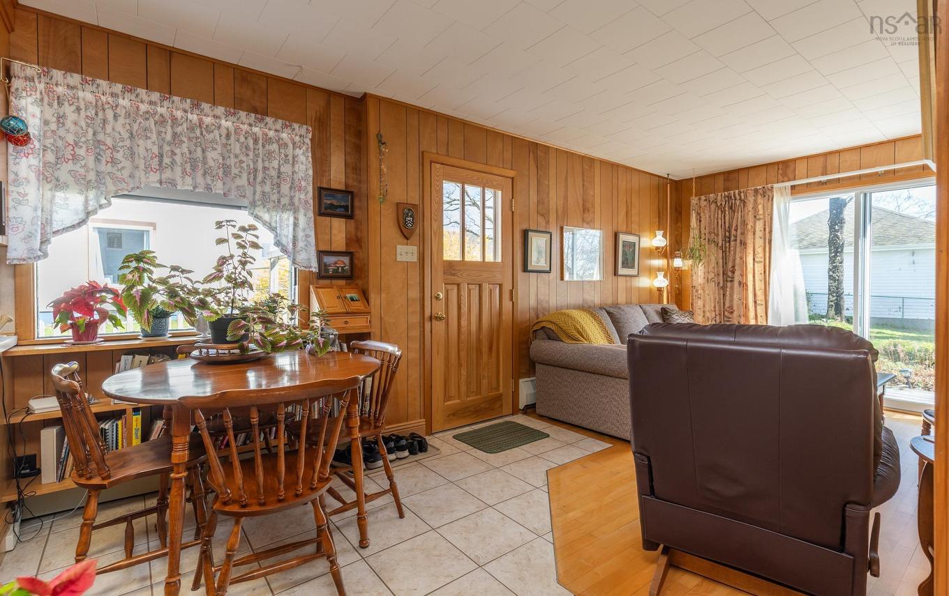 17 Porter Street, Yarmouth, NS - Indoor
