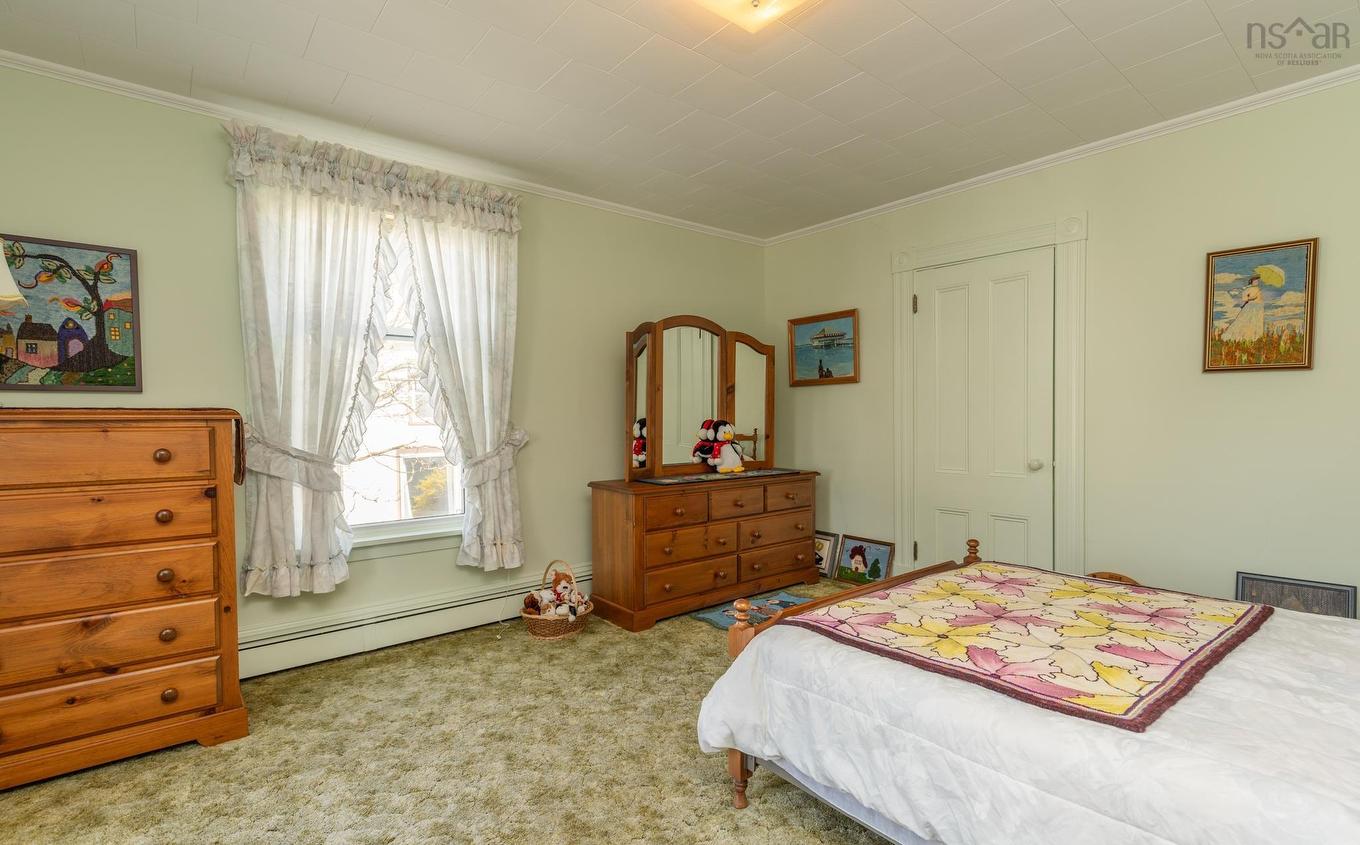 17 Porter Street, Yarmouth, NS - Indoor Photo Showing Bedroom