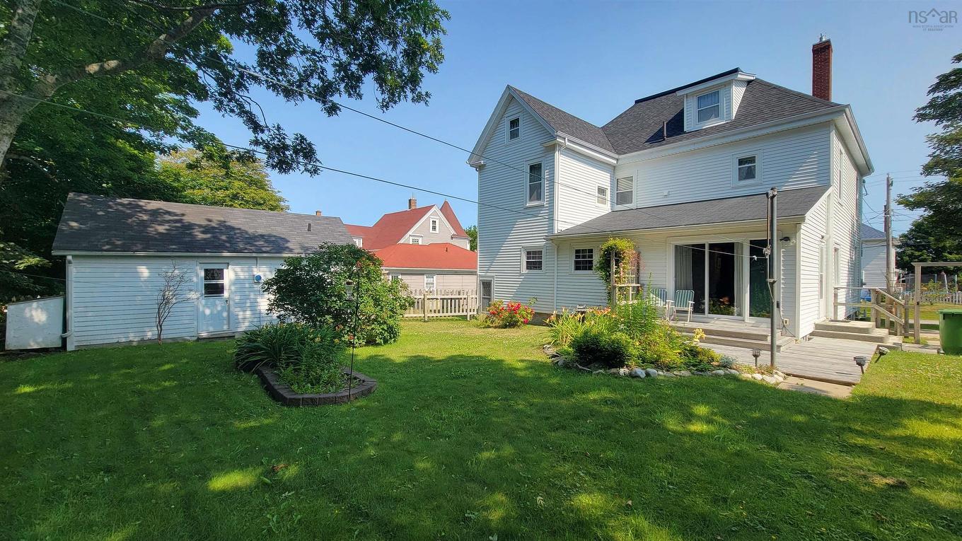 17 Porter Street, Yarmouth, NS - Outdoor