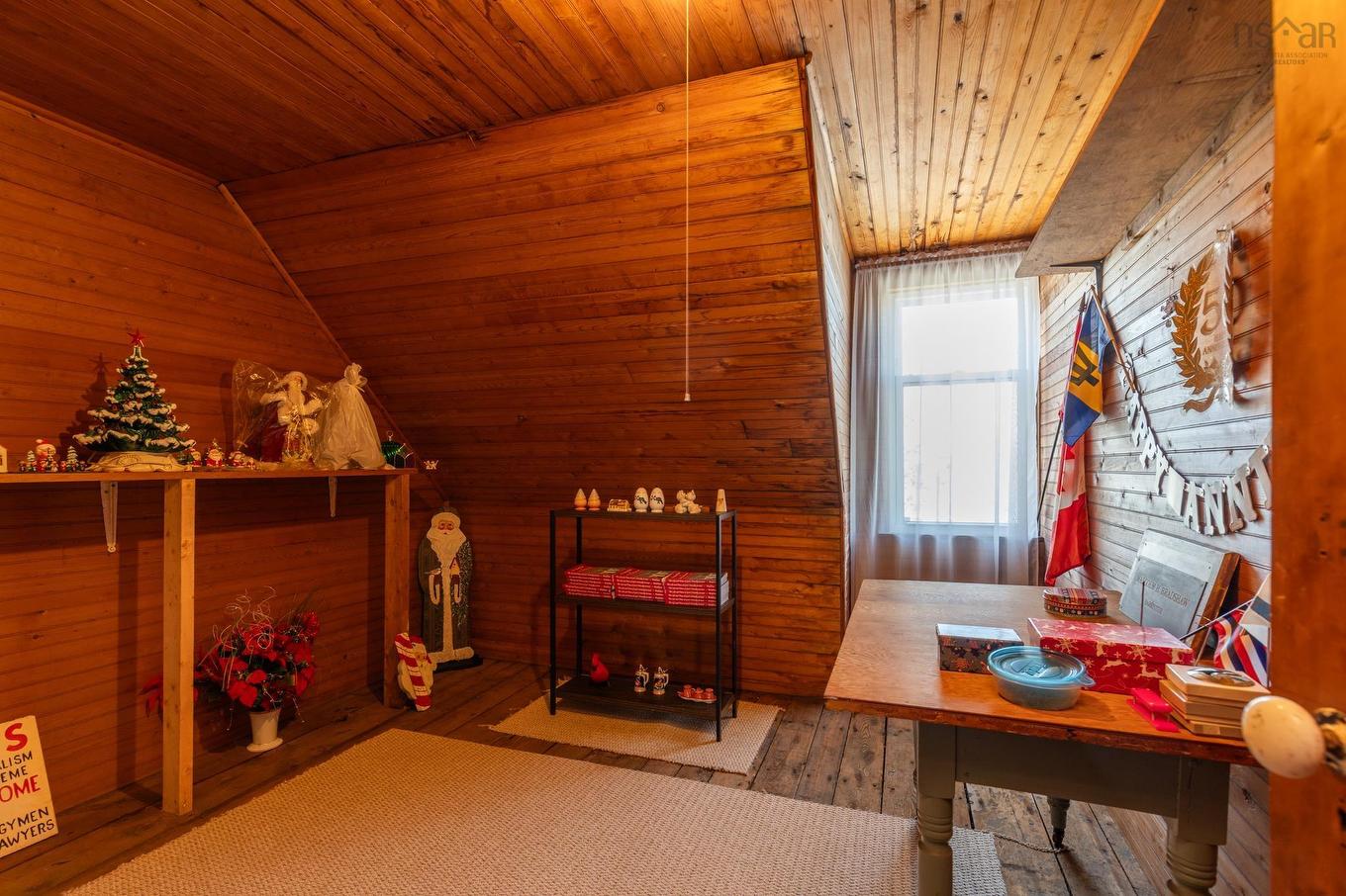 17 Porter Street, Yarmouth, NS - Indoor Photo Showing Other Room