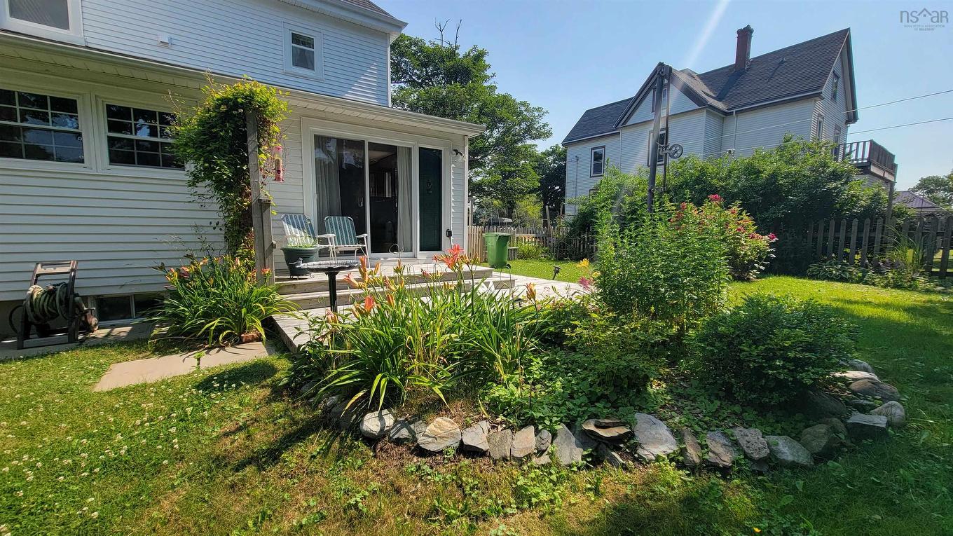 17 Porter Street, Yarmouth, NS - Outdoor