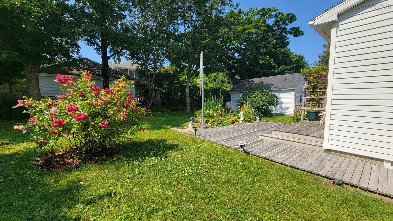 17 Porter Street, Yarmouth, NS - Outdoor