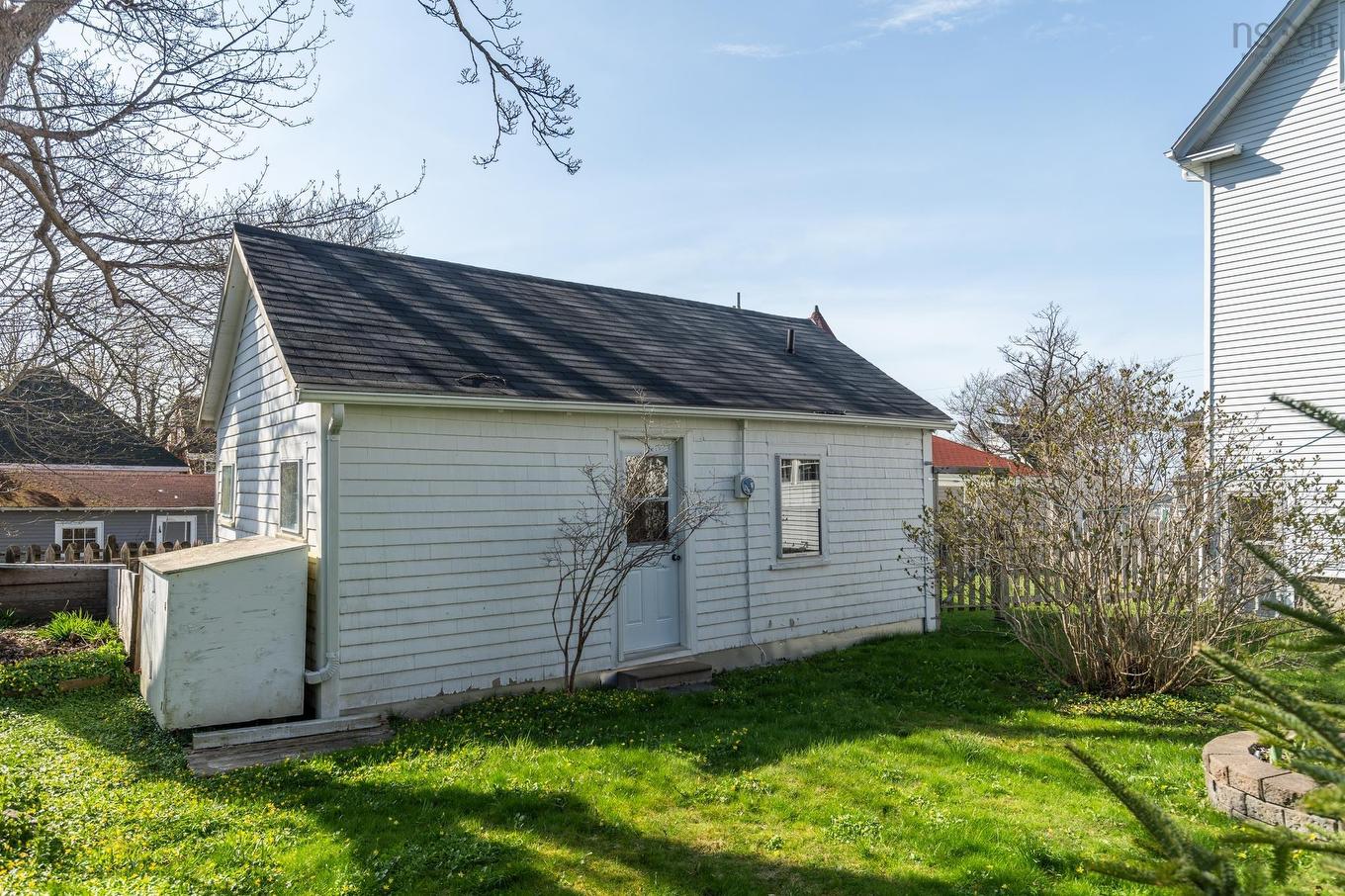 17 Porter Street, Yarmouth, NS - Outdoor With Exterior