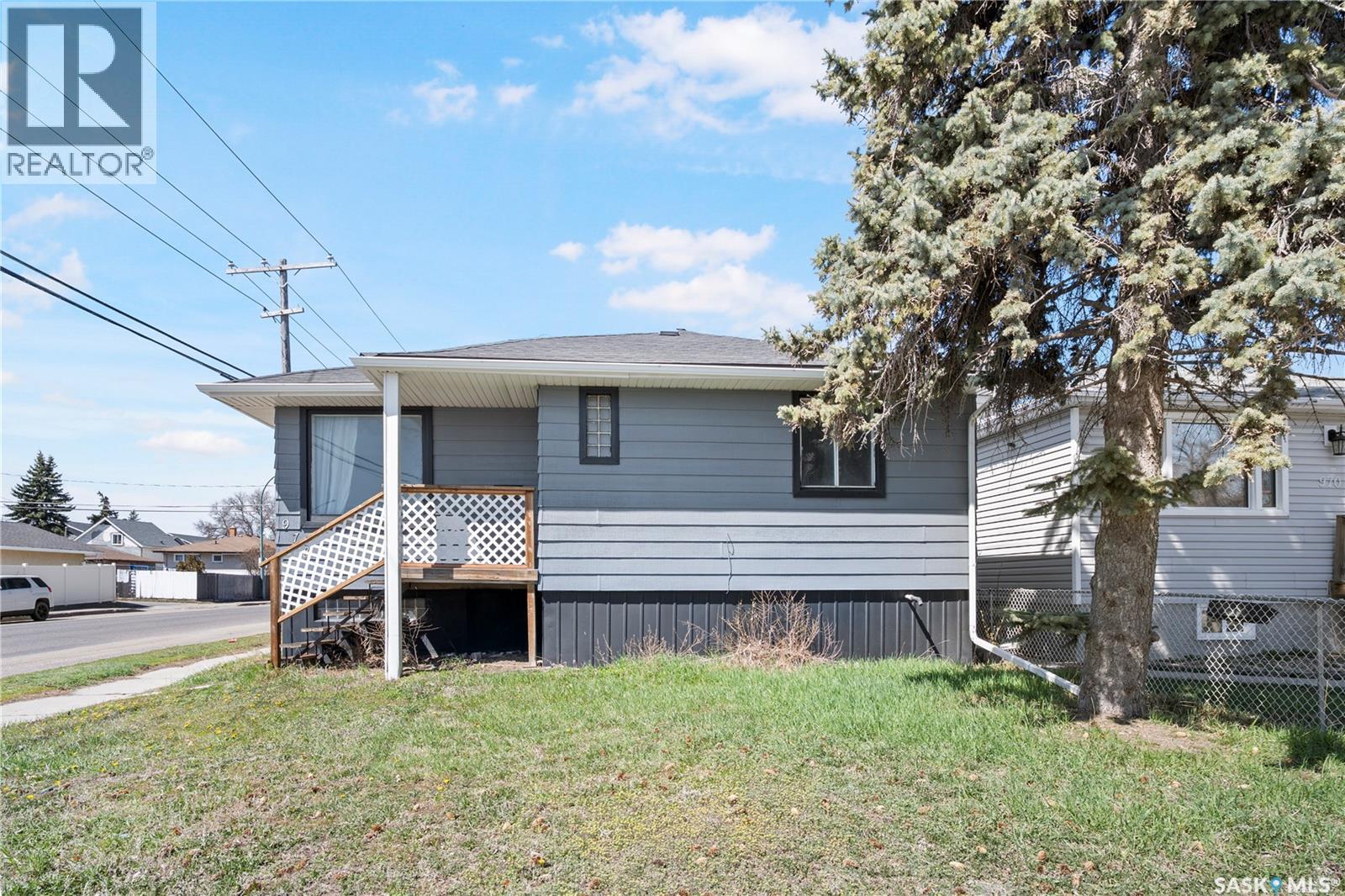 978 Lindsay Street, Regina, SK - Outdoor
