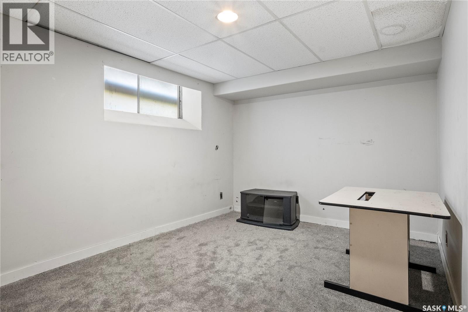 978 Lindsay Street, Regina, SK - Indoor