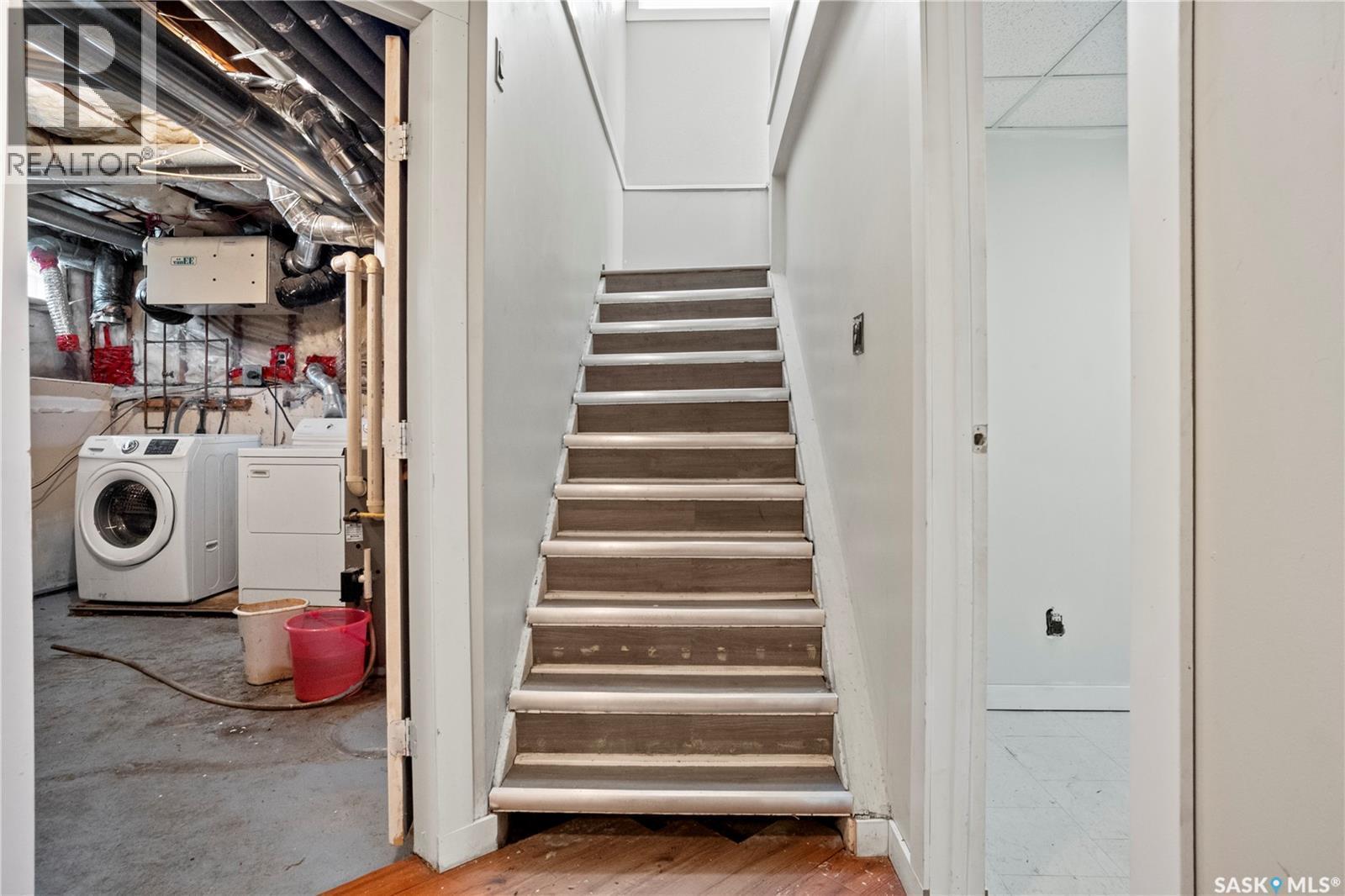 978 Lindsay Street, Regina, SK - Indoor