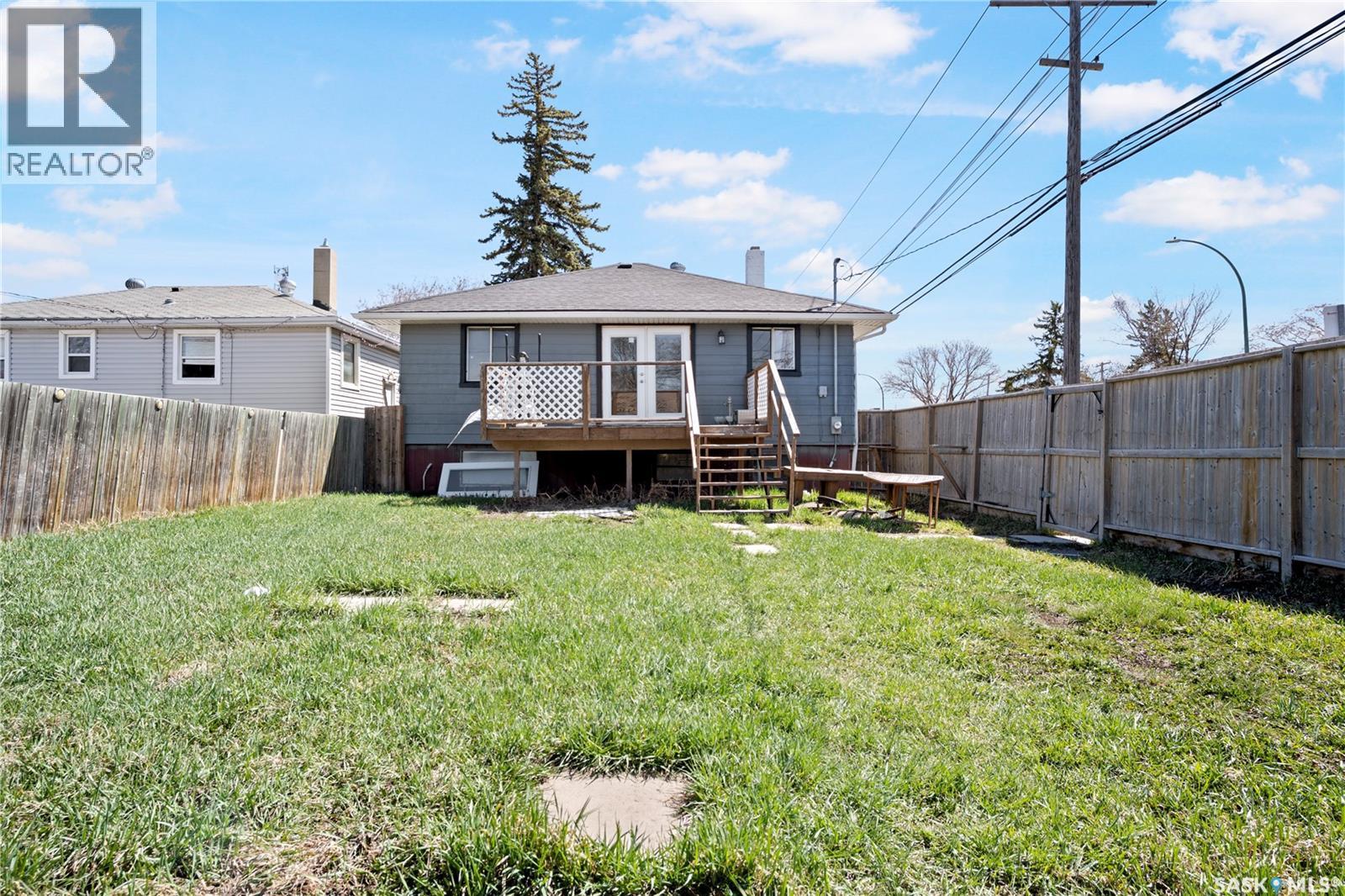978 Lindsay Street, Regina, SK - Outdoor With Deck Patio Veranda