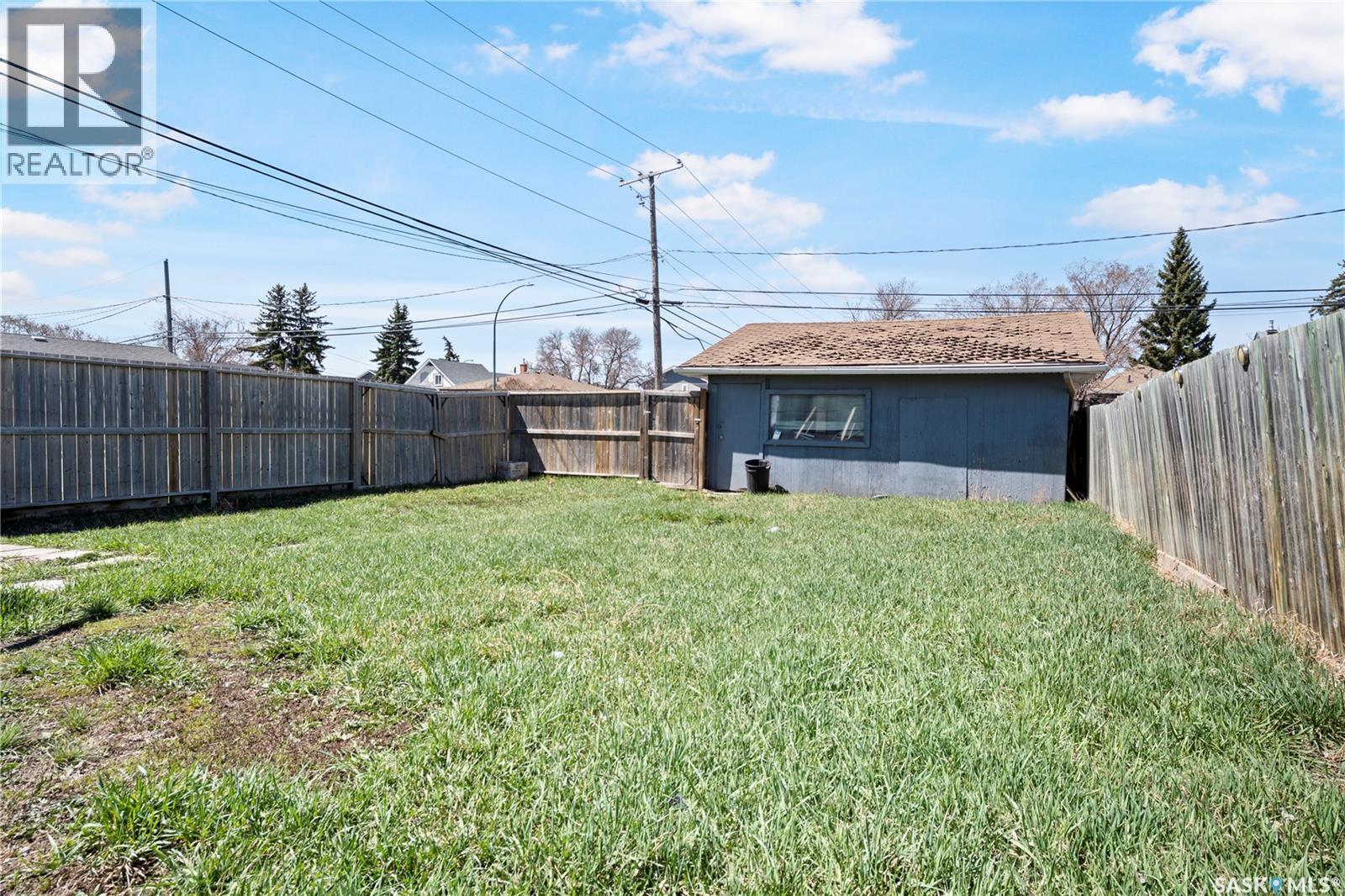 978 Lindsay Street, Regina, SK - Outdoor