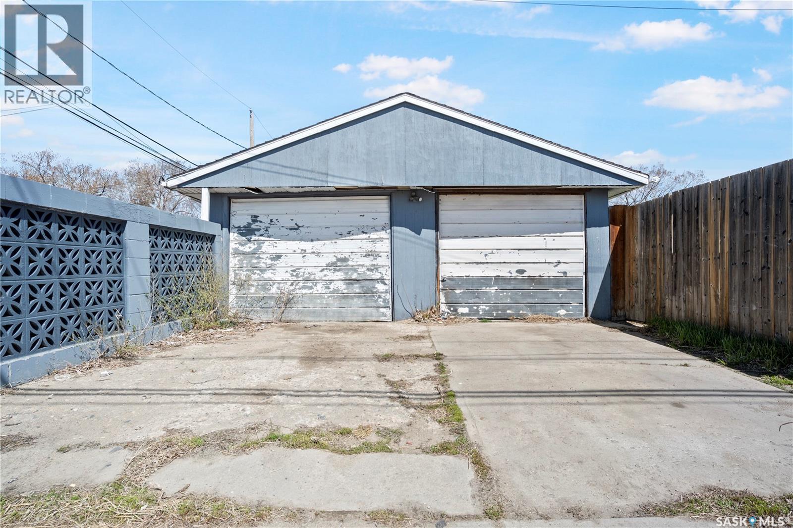 978 Lindsay Street, Regina, SK - Outdoor
