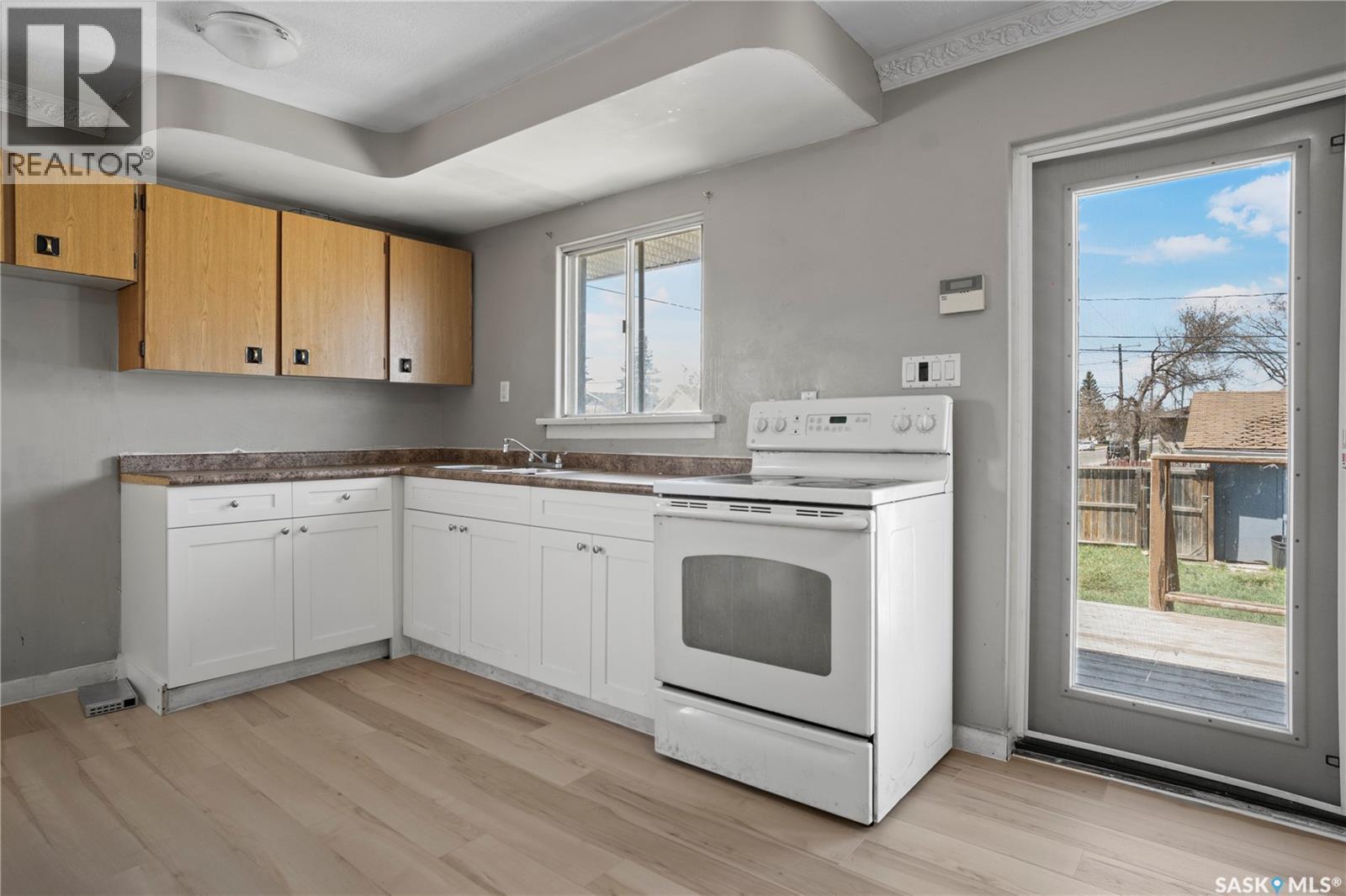 978 Lindsay Street, Regina, SK - Indoor Photo Showing Kitchen
