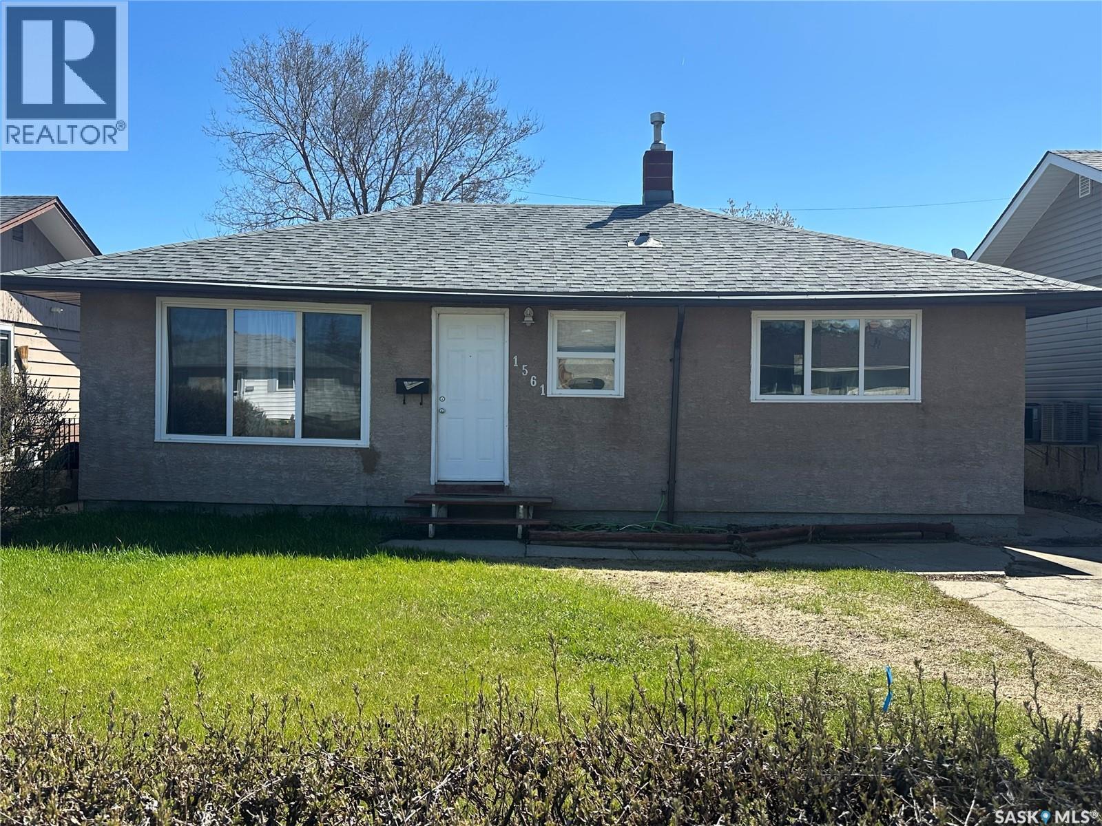1561 Regent Street, Regina, SK - Outdoor
