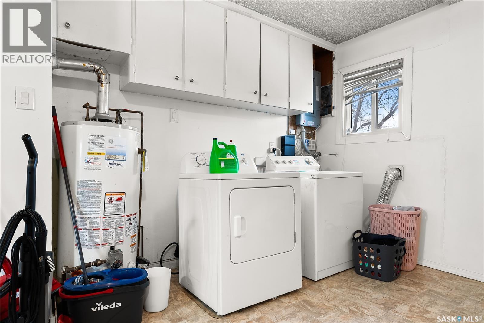 1561 Regent Street, Regina, SK - Indoor Photo Showing Laundry Room