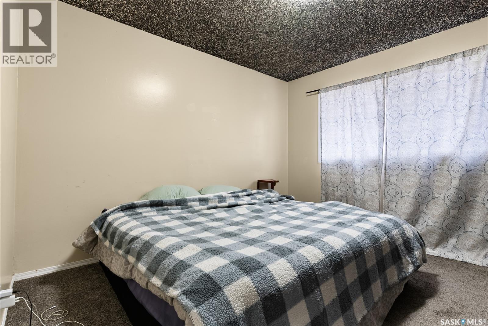 1561 Regent Street, Regina, SK - Indoor Photo Showing Bedroom