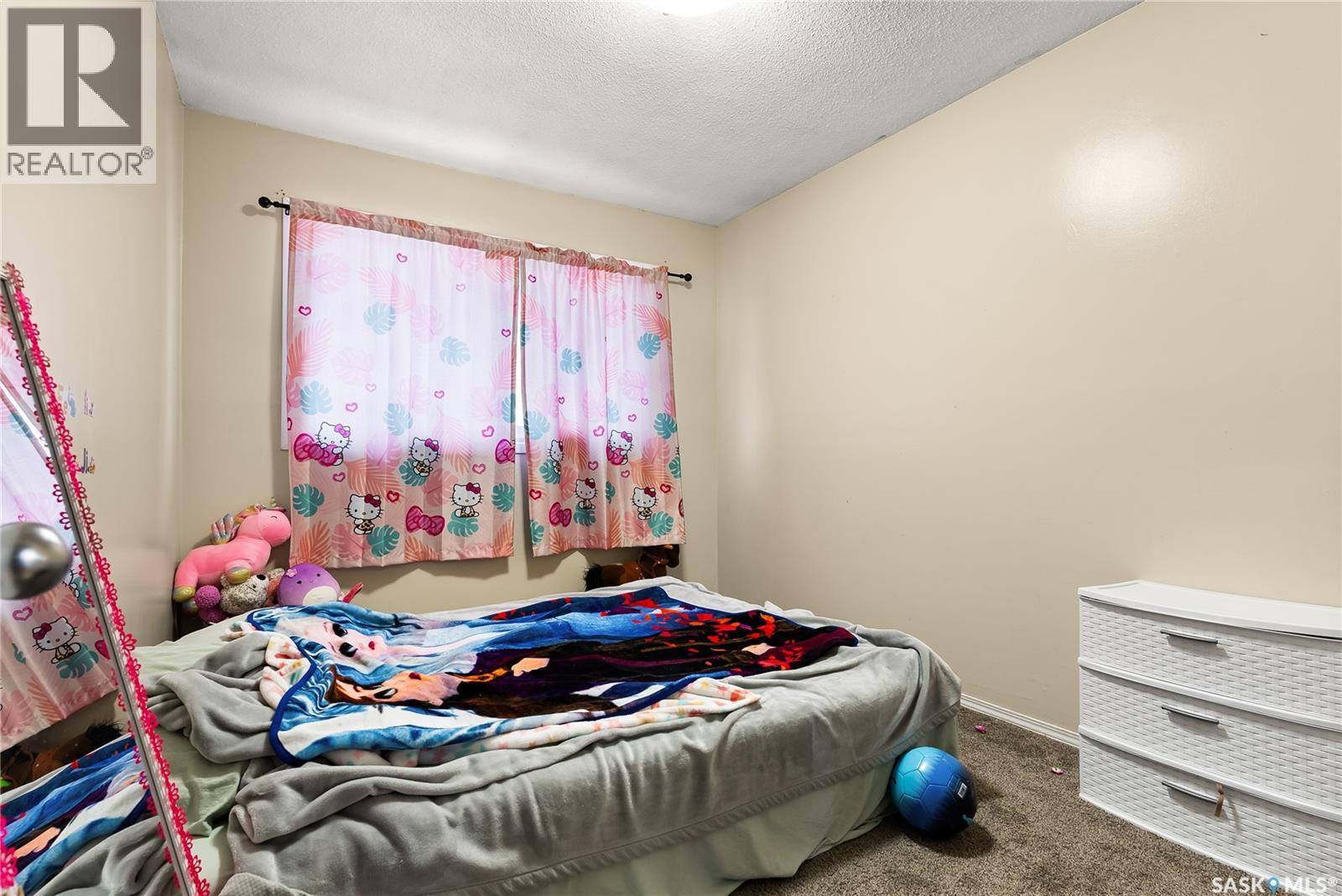 1561 Regent Street, Regina, SK - Indoor Photo Showing Bedroom