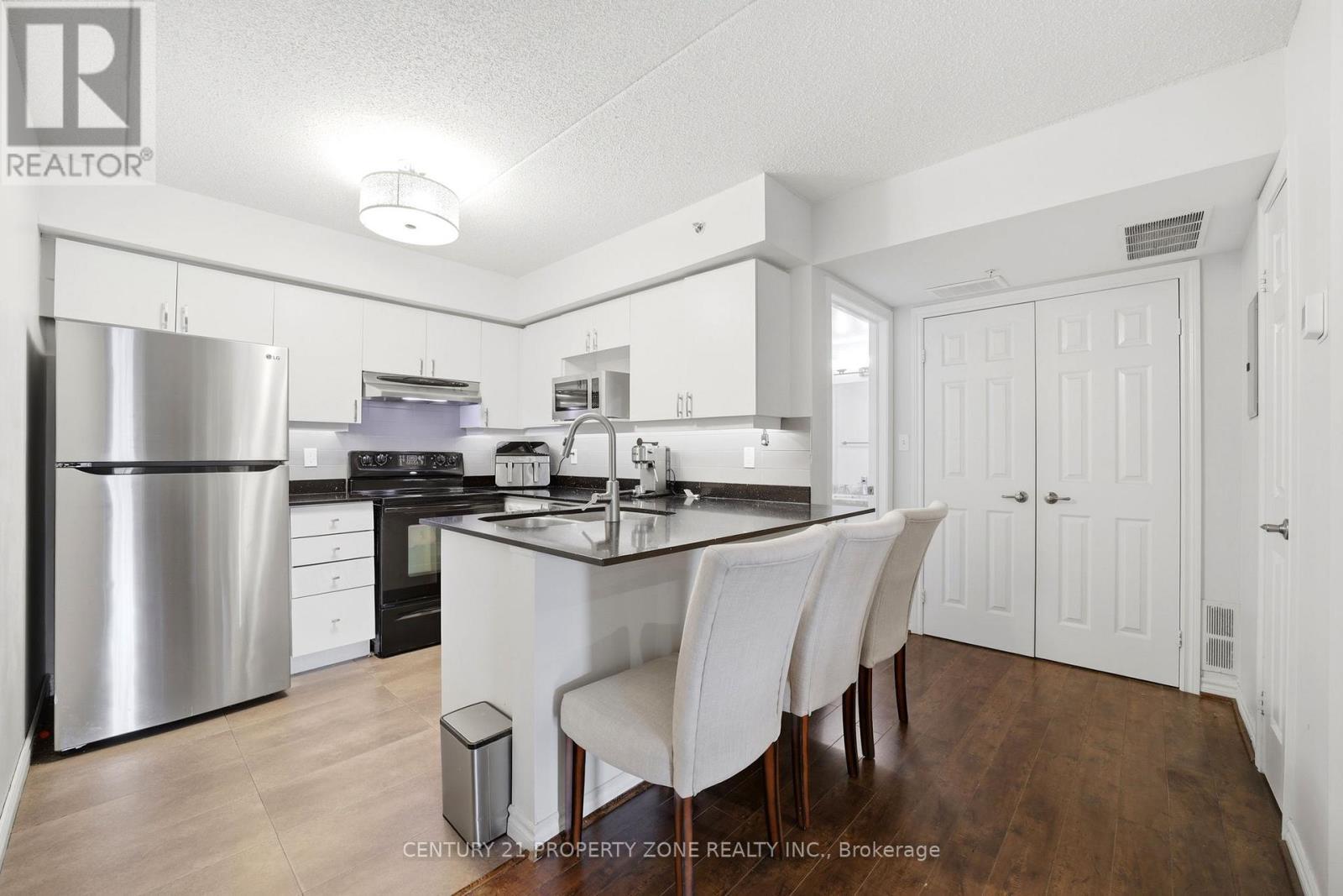 306 - 1440 Bishops Gate, Oakville, ON - Indoor Photo Showing Kitchen