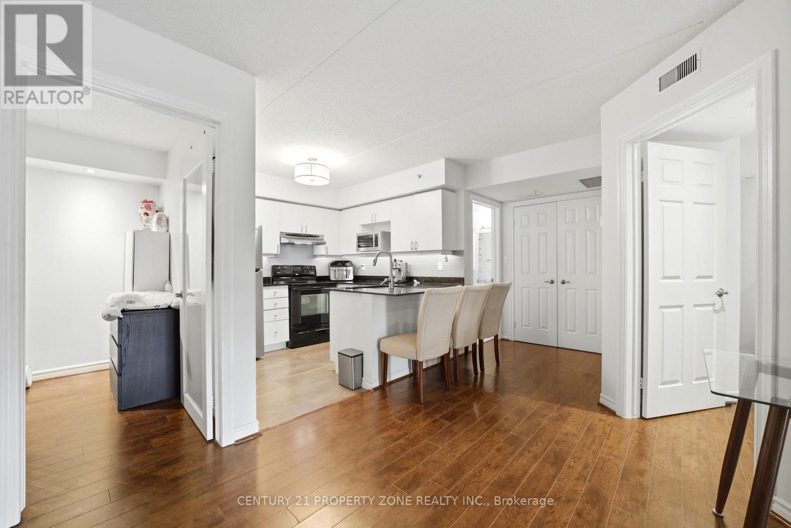 306 - 1440 Bishops Gate, Oakville, ON - Indoor