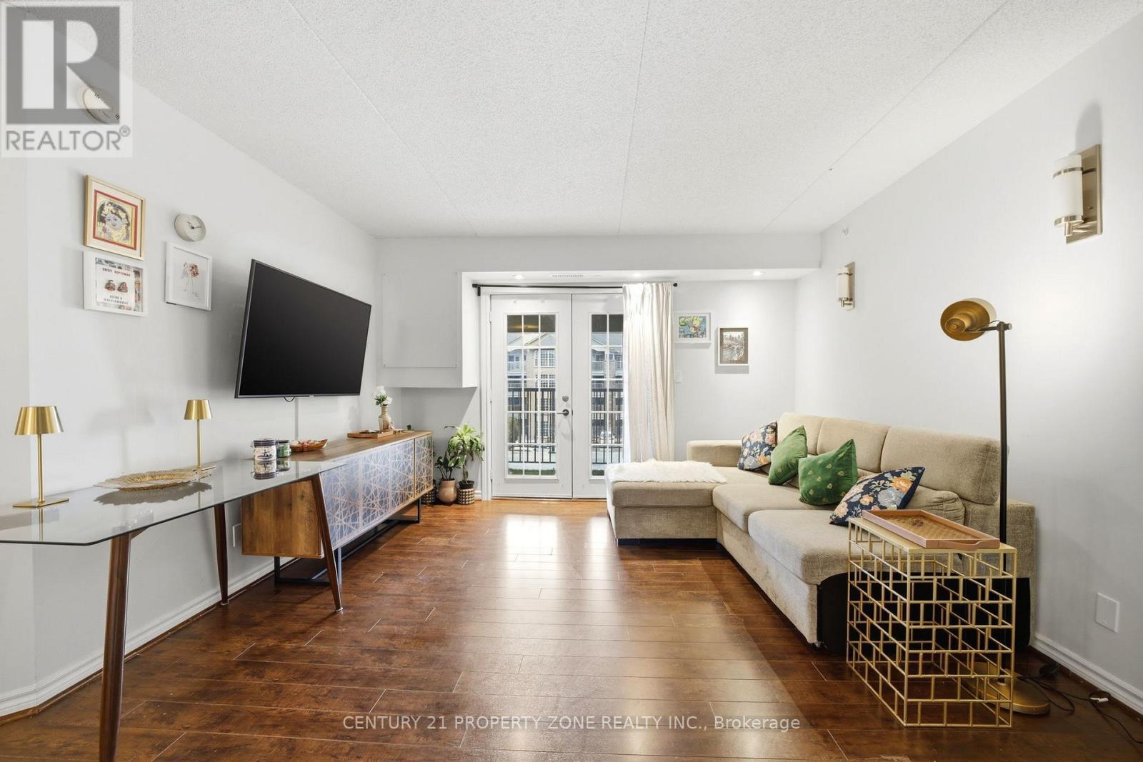 306 - 1440 Bishops Gate, Oakville, ON - Indoor Photo Showing Living Room