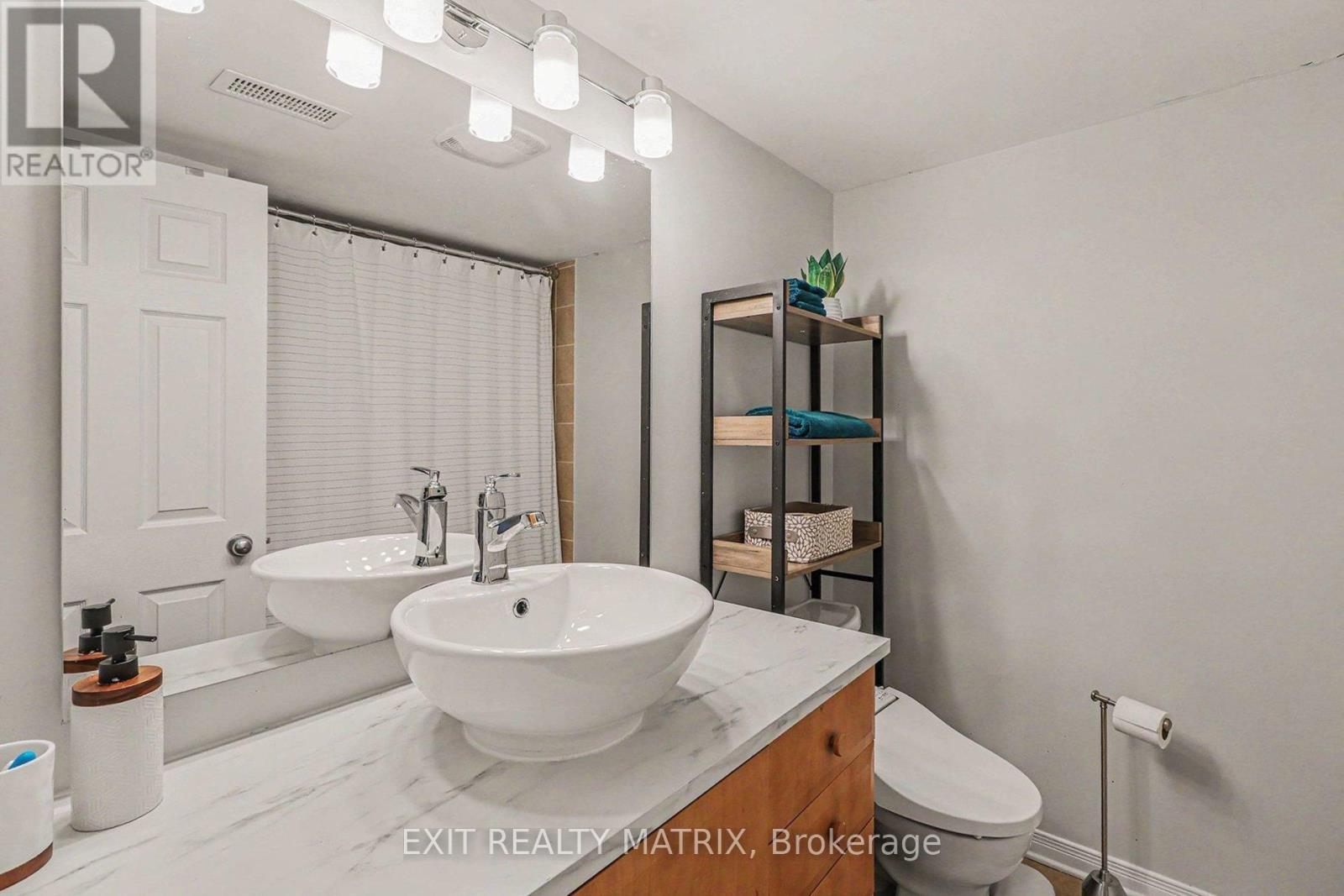 88 Strathaven Private, Ottawa, ON - Indoor Photo Showing Bathroom