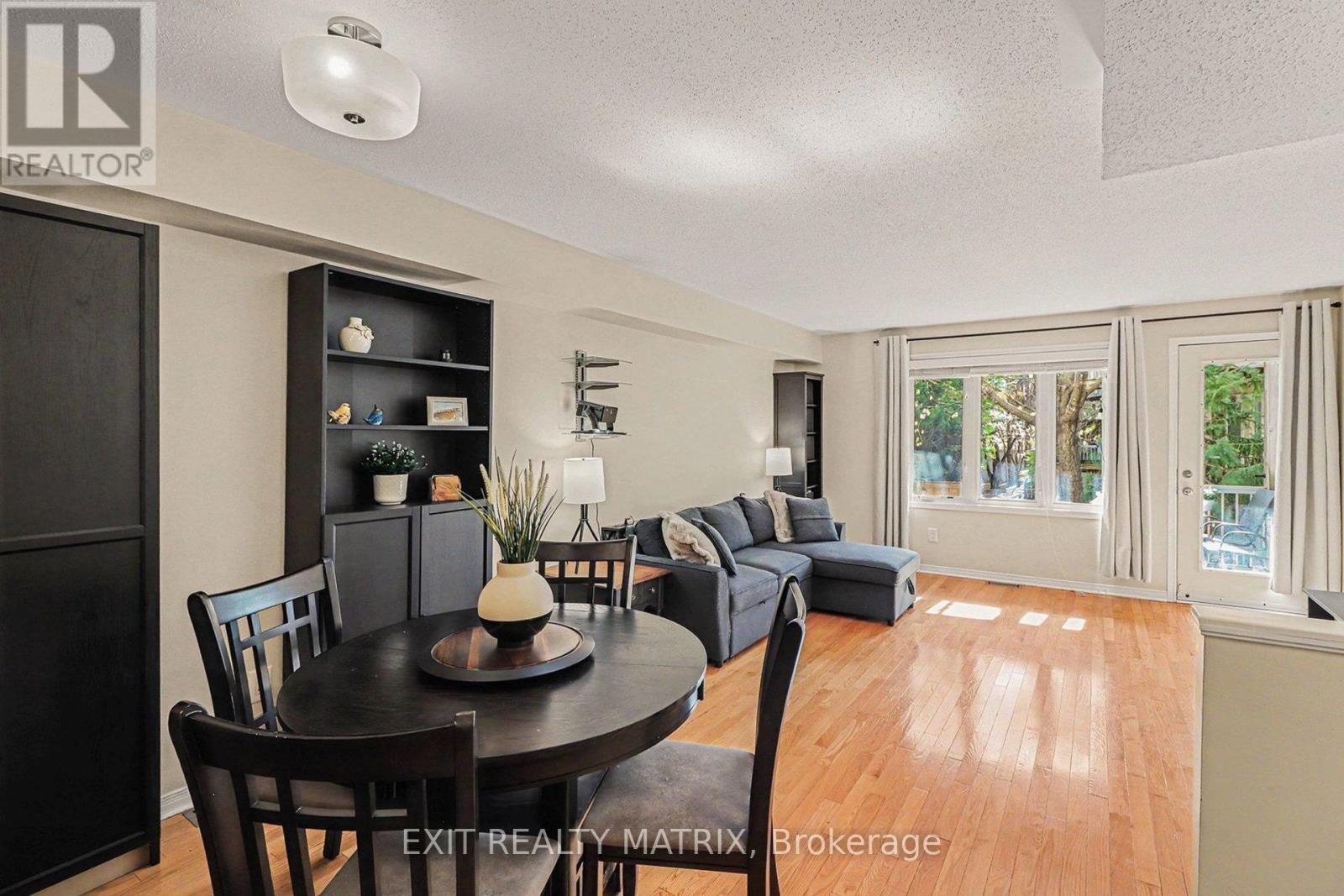 88 Strathaven Private, Ottawa, ON - Indoor Photo Showing Dining Room