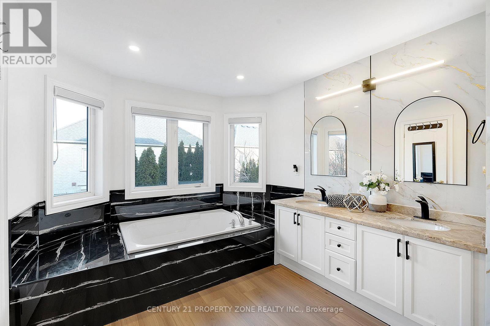 30 Grouse Lane, Brampton, ON - Indoor Photo Showing Bathroom