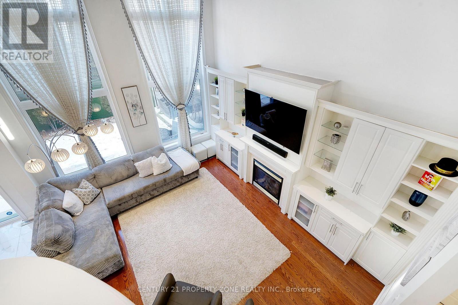 30 Grouse Lane, Brampton, ON - Indoor With Fireplace