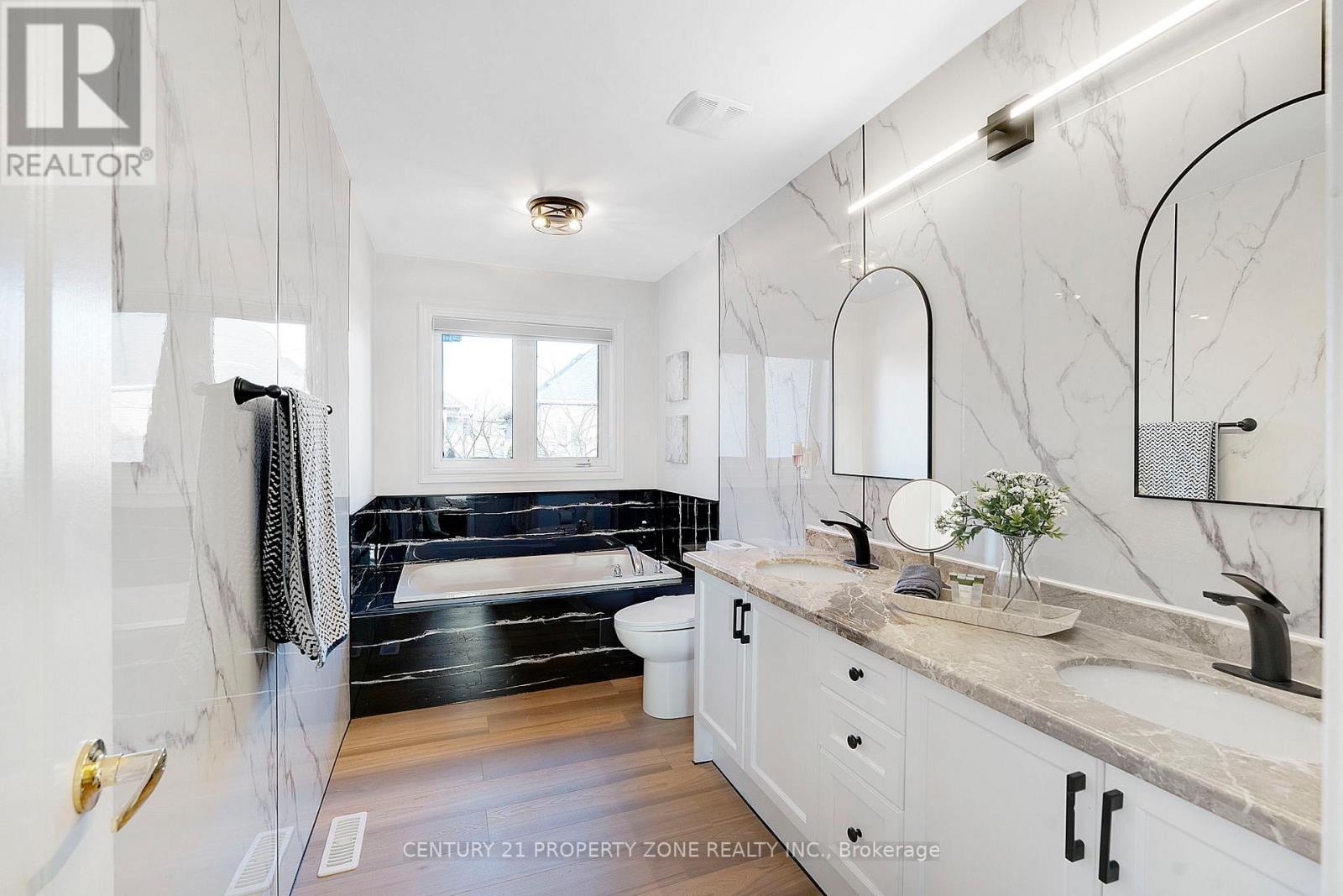 30 Grouse Lane, Brampton, ON - Indoor Photo Showing Bathroom
