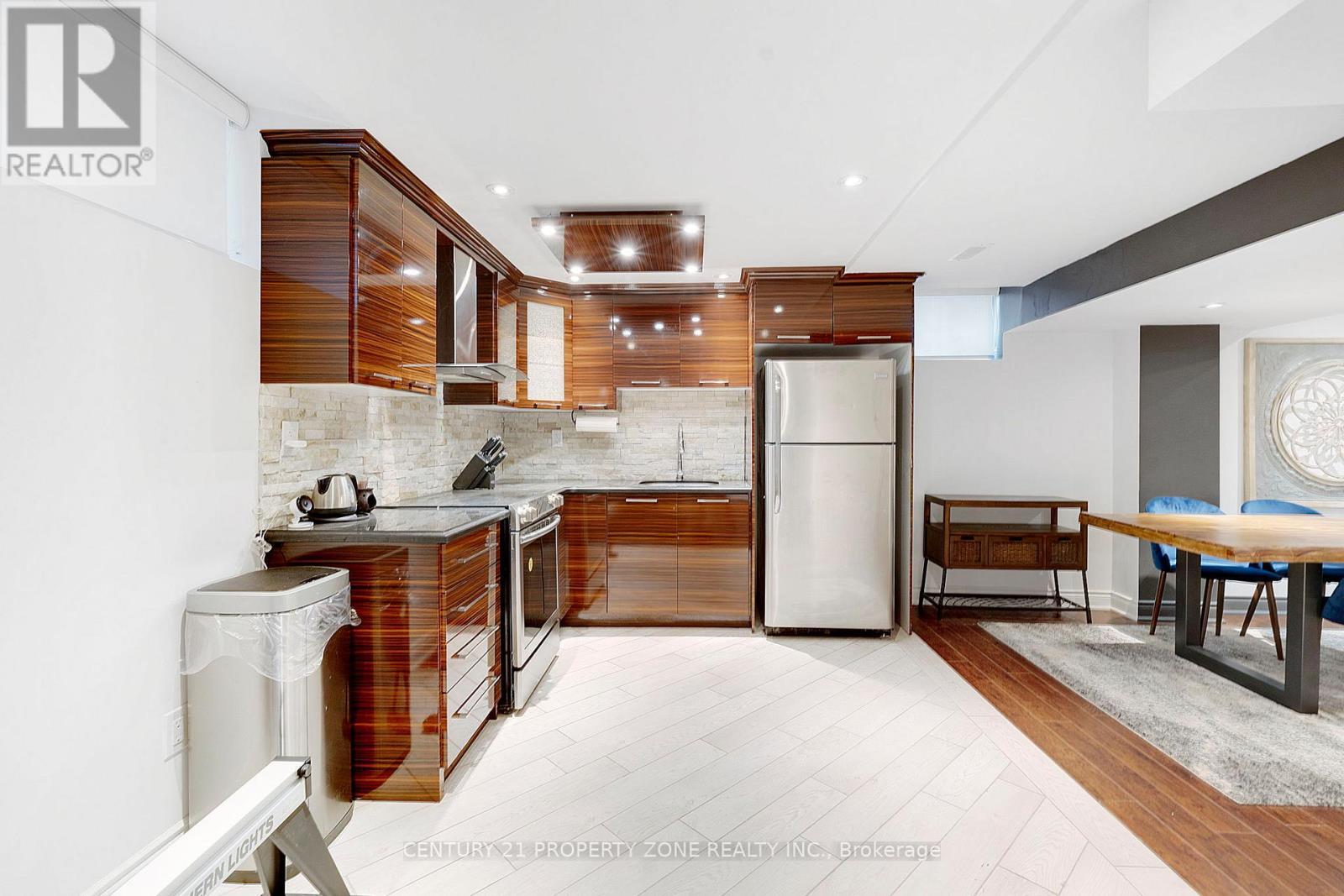30 Grouse Lane, Brampton, ON - Indoor Photo Showing Kitchen