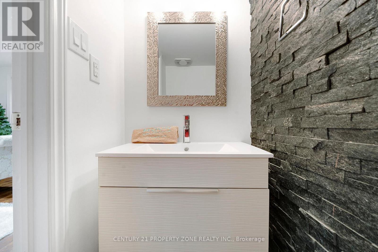 30 Grouse Lane, Brampton, ON - Indoor Photo Showing Bathroom