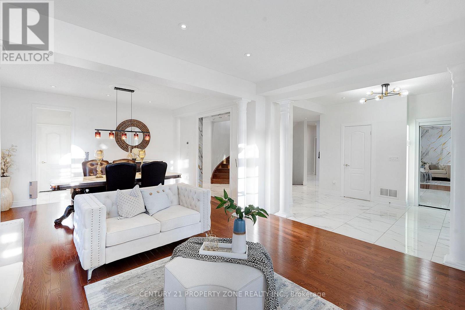 30 Grouse Lane, Brampton, ON - Indoor Photo Showing Living Room