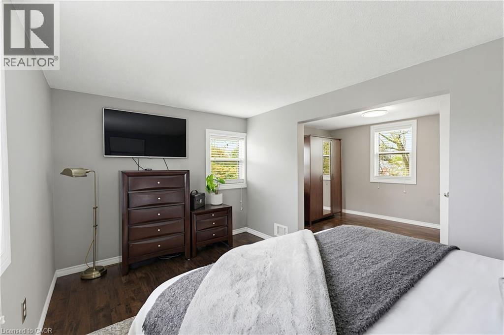 Neutral gray walls complementing dark wood-finish flooring - 60 Avenue Road, Cambridge, ON - Indoor Photo Showing Bedroom
