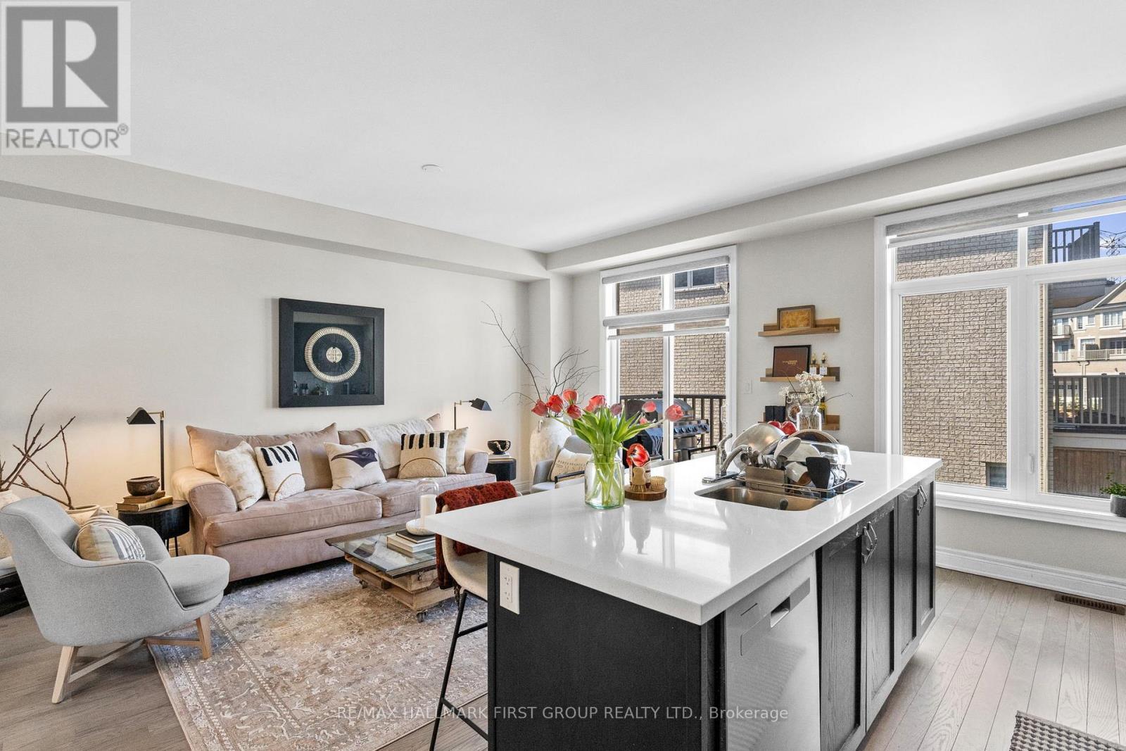 22 Phillipsen Way, Markham, ON - Indoor Photo Showing Living Room