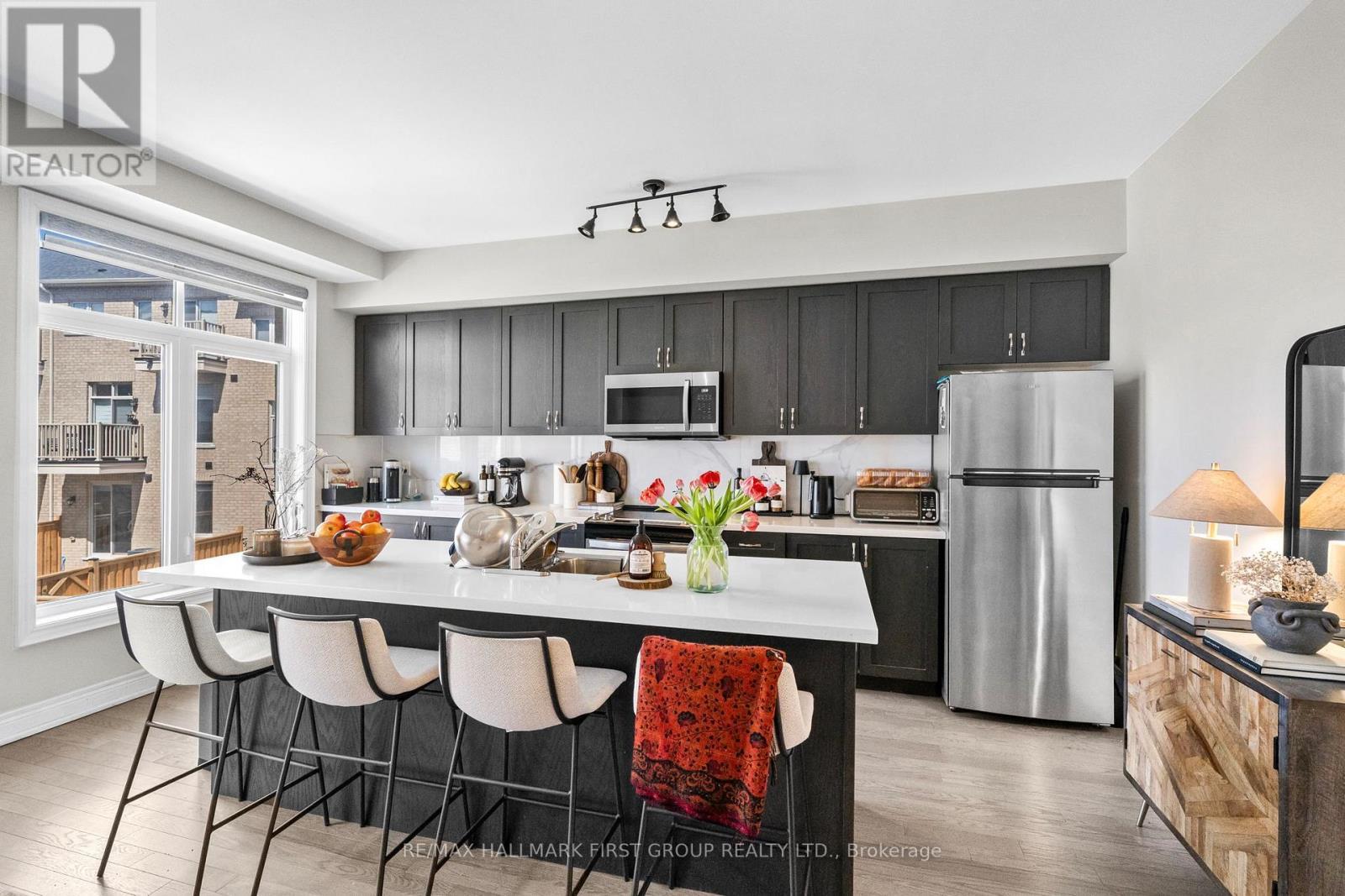 22 Phillipsen Way, Markham, ON - Indoor Photo Showing Kitchen With Upgraded Kitchen