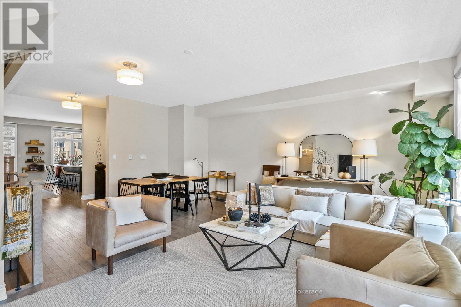 22 Phillipsen Way, Markham, ON - Indoor Photo Showing Living Room